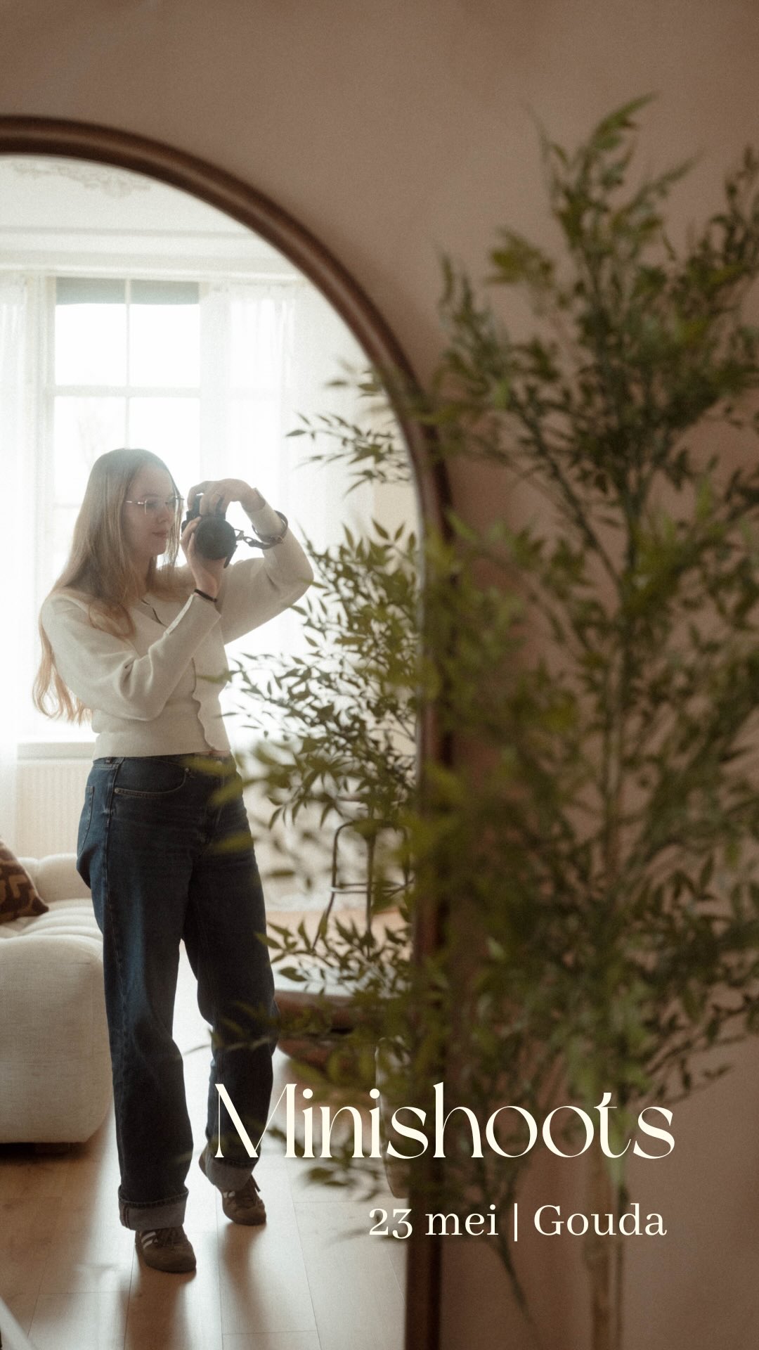 Wat kun je verwachten?
- Een ontspannen minishoot van 20
minuten (ideale tijd met kleintjes)
- 10 beelden, met optie om meer na te bestellen
- Een fijne ervaring zonder haast
- Een digitaal boekje met
uitgebreid kledingadvies
- Levering binnen 3 weken
Deze shoots zijn ideaal voor:
- Gezinnen met jonge kinderen
- Motherhood shoots met één of twee kindjes
- Ondernemers die frisse, professionele portretten willen
- Als je graag een serie toffe foto’s van jezelf wilt
- Om je zwangerschap vast te laten leggen
Prijs: €235,-
Locatie: @ateliernoellenl in Gouda
Beschikbare tijden op 23 mei:
11:15
11:40
12:05
12:30
Gun jij jezelf een aantal fijne foto’s?
Stuur me een DM om een tijdslot te boeken!