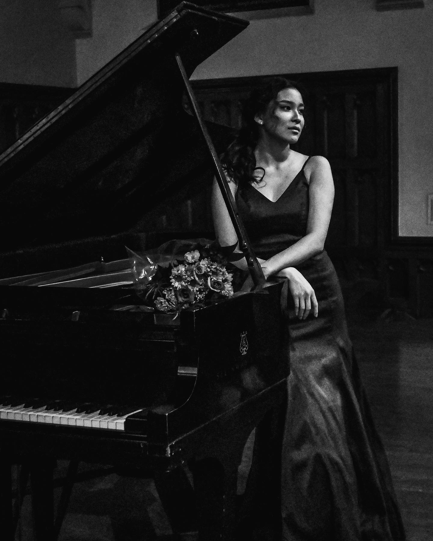 What a phenomenal recital @karen.jii !! Best of luck to you as your pursue a masters degree in music 🎼
.
.
#abigaillindseyphotography #seniorrecital #pianorecital #musician #pianist #musicians #musiciansofinstagram #talentedmusicians #musicianslife #clevelandinstituteofmusic #pianorecital #pianista #musiciansdaily #pianistsofinstagram #musicianlifestyle #classicalmusician #femalemusician #recitaldepiano #recitalpiano #pianistlife #musicianphotography #pianistas #pianiste #musicianportrait #instapianist #portraitphotography #photographylovers #photographyportrait #photographyhobby #recitalphotography #musicianphotography #casewesternreserveuniversity