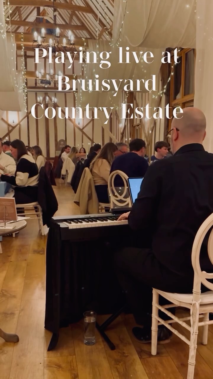 Playing live at @bruisyardcountryestate for their Tasting Event for booked couples - if you’d like to get in touch about booking Daniel for your wedding or event follow the link below
www.daniellaw.co.uk (Link in Bio)
#bruisyardcountryestate #suffolkweddingvenue #weddingmusic #2027wedding #2028wedding