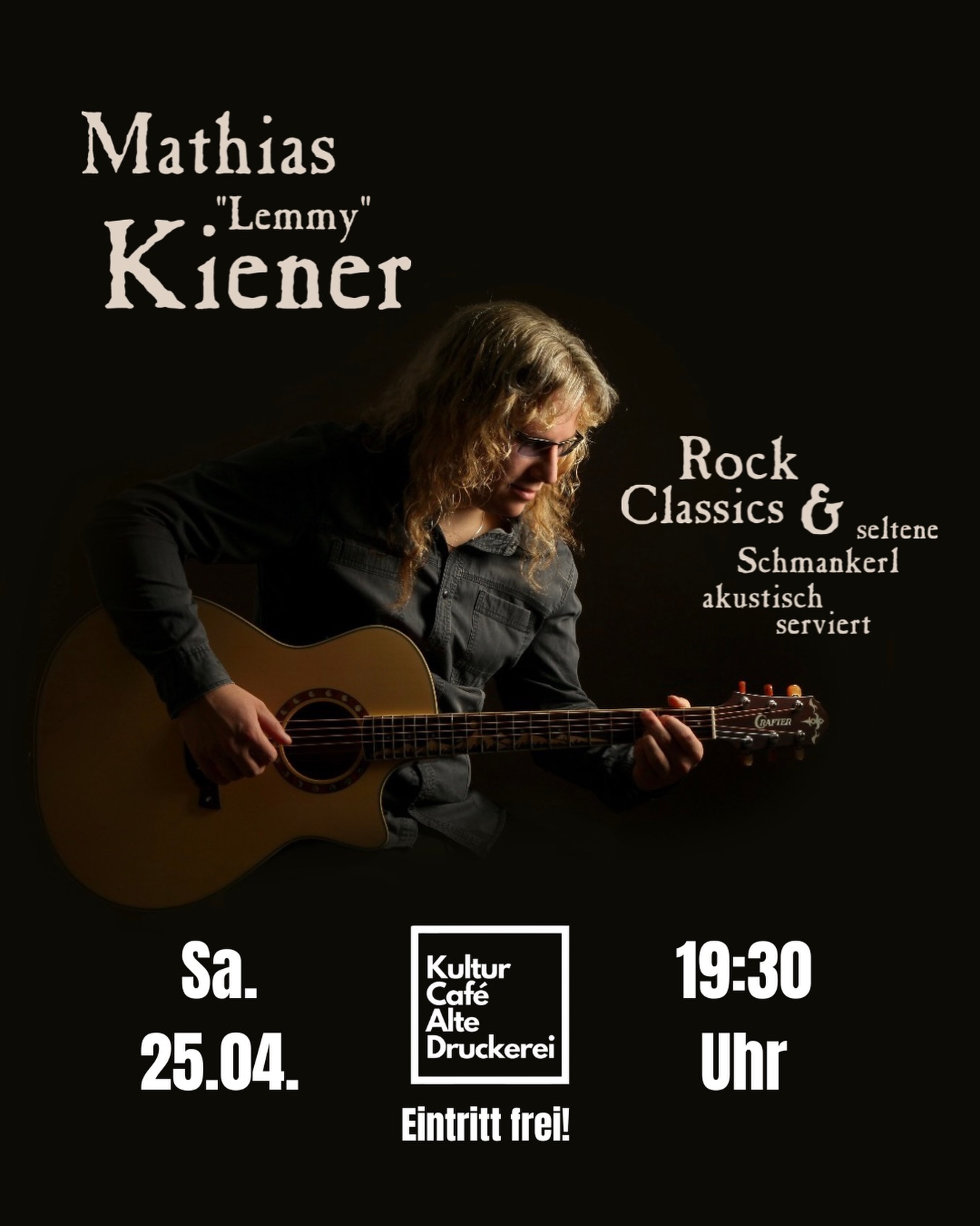 “Mathias „Lemmy“ Kiener (MAJOR OVERDRIVE, ex-AC/DX) serviert bekannte Rock Classics im akustischen Gewand.
Bereits letztes Jahr durften wir Lemmy’s Gitarrenkünste inklusive großartiger Live-Performance in unserem Café miterleben.
Mit im Gepäck hat Mathias Songs von Rockgrößen wie AC/DC, Bryan Adams, Iron Maiden, Queen, Nickelback, Metallica oder Van Halen etc. Auch selten live gespielte Schmankerl wie zum Beispiel Stücke von Peter Gabriel, Mr. Big, Foreigner oder Men at work wird es zu hören geben. Die Songs werden „Unplugged“ dargeboten, dabei kommen neben Akustikgitarren auch Looper und eine Ukulele zum Einsatz.
