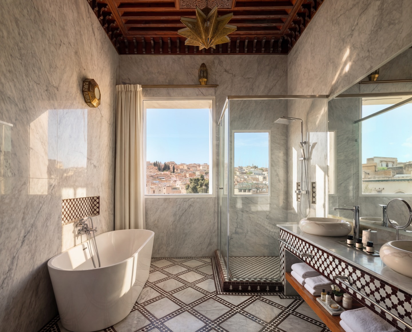 The Amira Suite welcomes you through a grand entrance, unveiling a retreat of serenity where a sumptuous bathtub overlooks the medina, inviting you to indulge in moments of pure calm and quiet luxury 🤎
From the selection of precious woods, intricate plasterwork, and rich fabrics to a palette of warm, refined hues, every suite at The Palace reveals its own blend of noble materials and timeless elegance, a truly distinctive soul.
@omartajmouati.photography
#palaisdesfes #morocco #morocco🇲🇦 #luxuryhotels