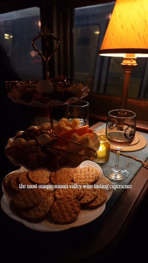 all aboard the wine train! 🍷🚂 @westernrailwaymuseum
.
.
.
.
.
#suisunvalley #suisunvalleywine #sunsetsuisun