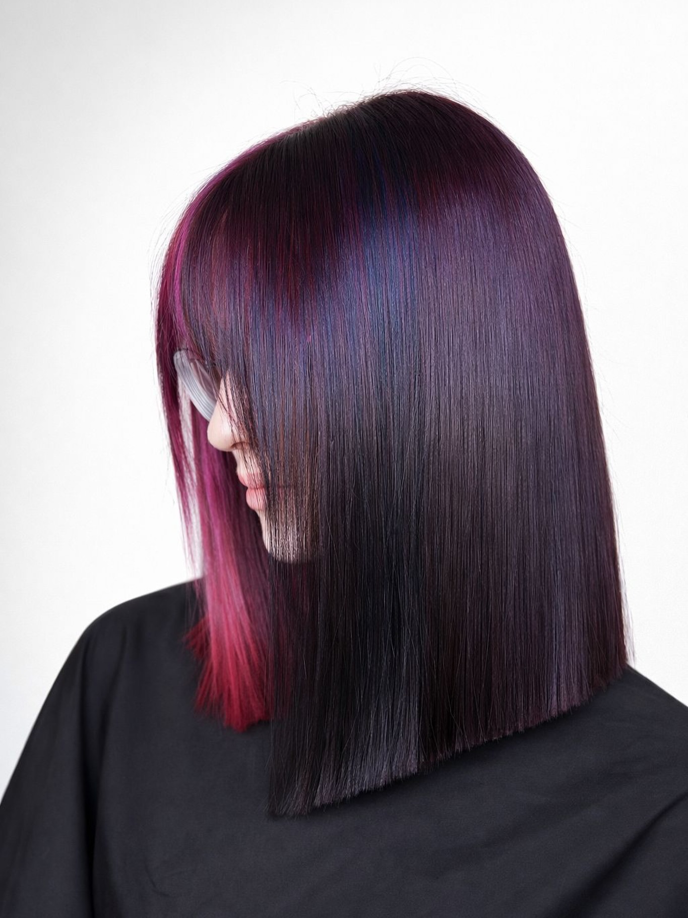 ‘Make it interesting but refined’ that is our approach to vivid colour . We find ways of placing colour so it doesn’t scream at you -it whispers.
Hair by @katerynahair_
