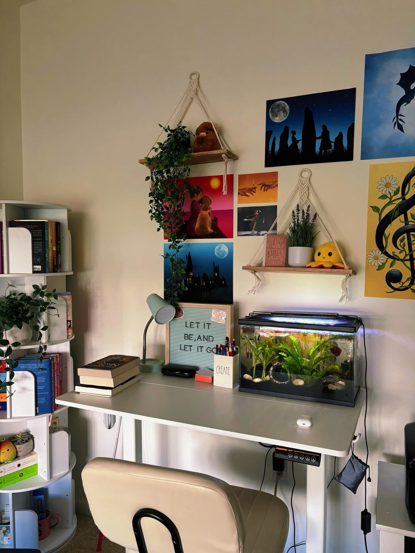 life recently … ☕️🎨☀️
#spring #homelibrary #cozyliving