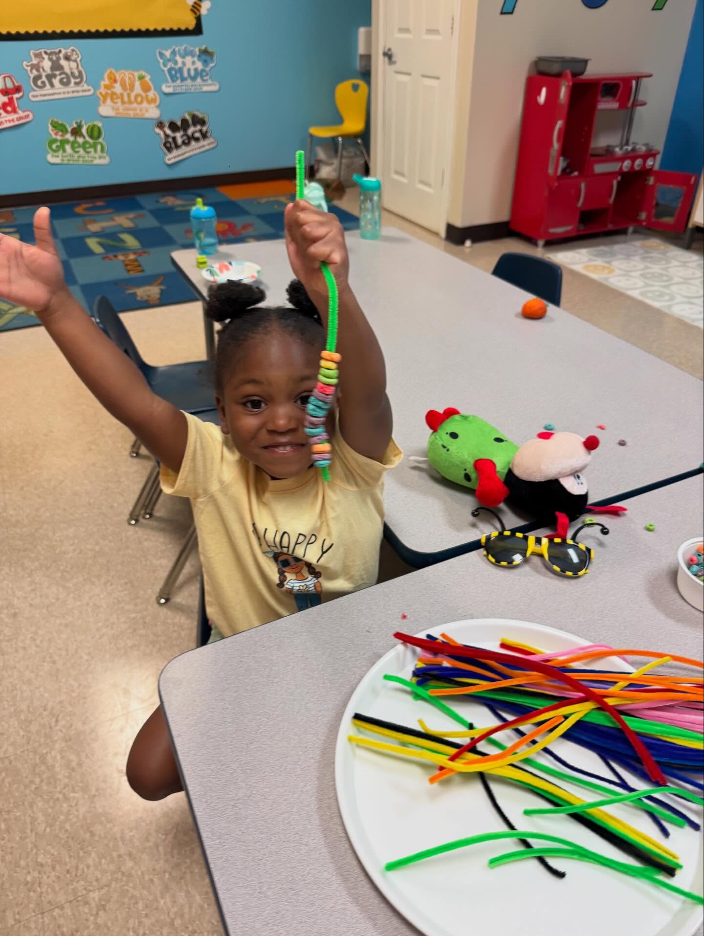 🌈✨ Today our WonderBees learned all about rainbows colors, order, and the magic of light
Then they turned their new knowledge into the cutest edible rainbow craft using Fruit Loops 🍓🟡🟢💙
Hands busy, minds growing… and snacks make everything more fun 🐝💛
Learning through play is the WonderBees way 🌈
#WonderBees #KidsActivities #RainbowLearning #RainbowCraft #FruitLoopSnack #EarlyLearningFun #ColorRecognition #FineMotorSkills #Houstontxmoms #PreschoolLife #CreativeKids #LearningThroughPlay #ChildcareThatCares
