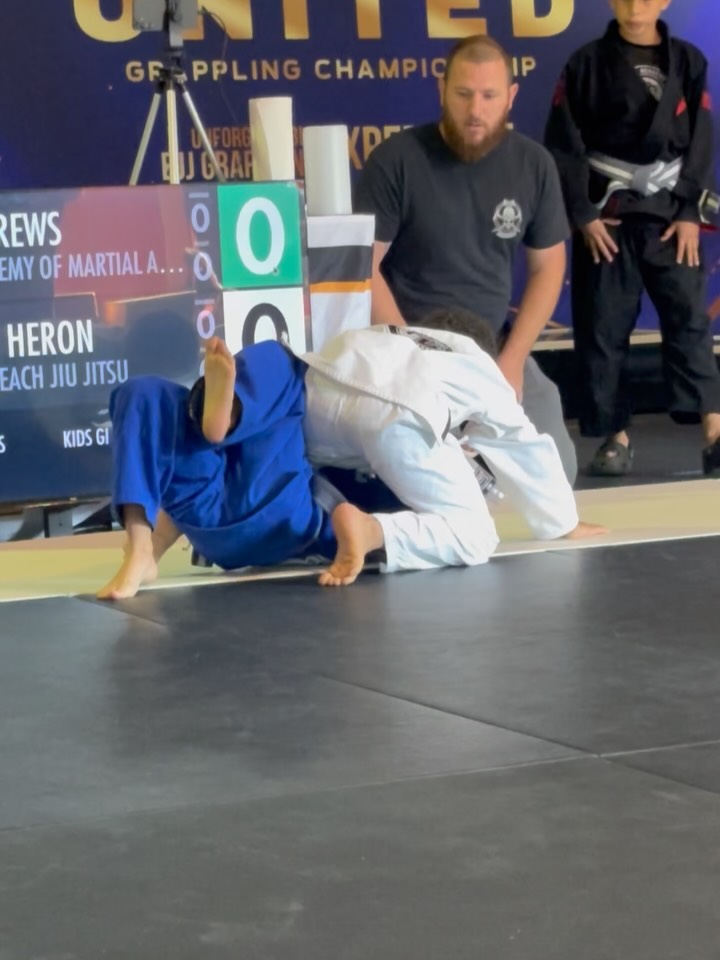 Phewwwwweeee! We had a TIIME today! United Grappling tournament with these guys! We had our Desmond competing against and beside our extended adopted K crew family (@kobukandojova) and @tidewaterbjj ‘s Jameson and @zadiebjj !!! And why did we have THE BEST TIME…?!?!? Some video of these guys in action. Friends, fun, and jiu jitsu. At the end of the day, it’s friends over foes. And it’s never losing, it’s ALWAYS learning. These mini monsters need to stay on y’all’s radar….they’re gonna do BIG THINGS! CONGRATULATIONS TO ALL!! See you all in the lab tomorrow!! COME TRAIN!
#VBJJ #tourneyseason #family #squad #757bjjkids