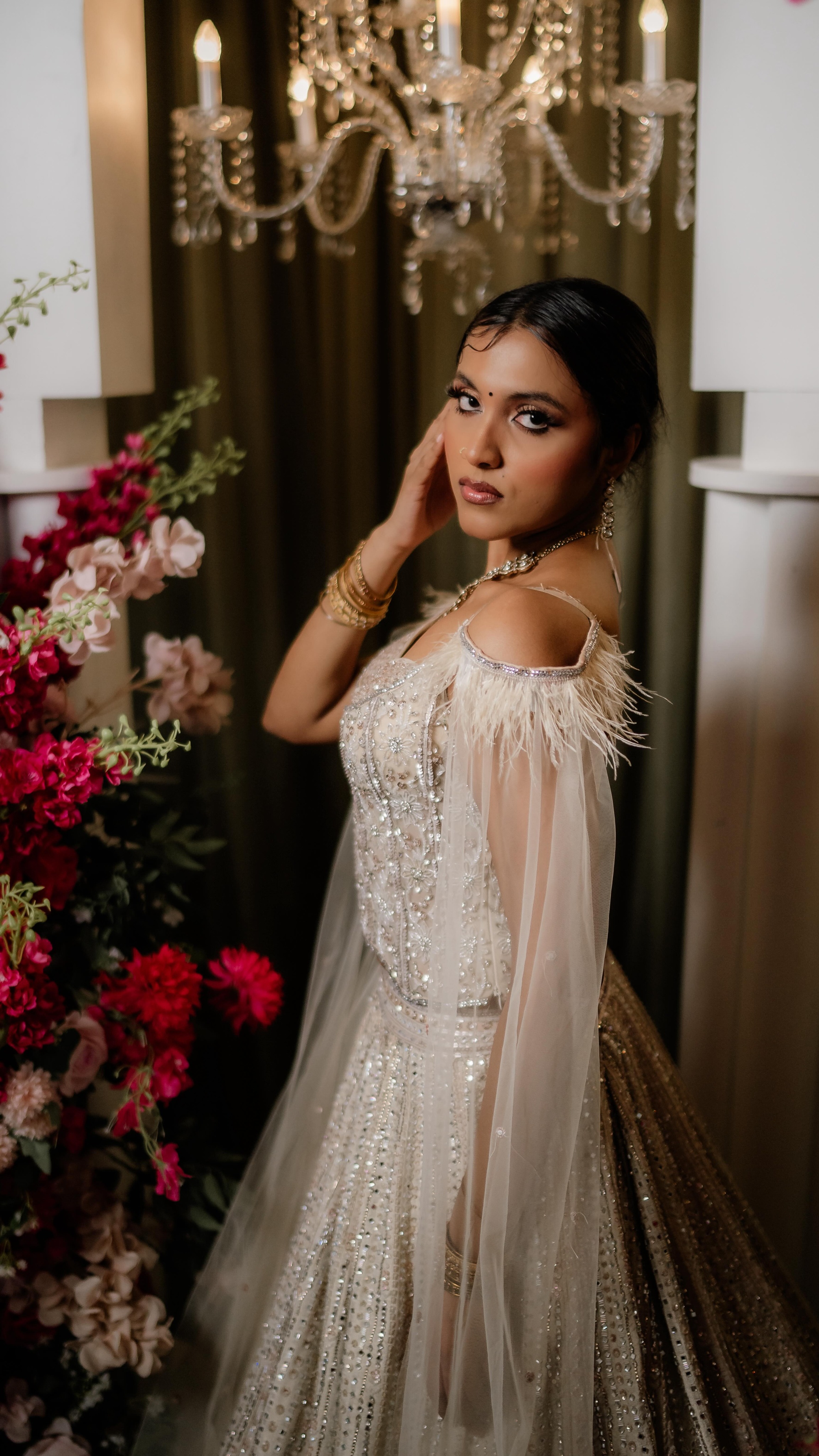 The kind of elegance you don’t scroll past✨
.
.
.
#weddingoutfit #bridalwear #designerlehenga #explore #exploremore