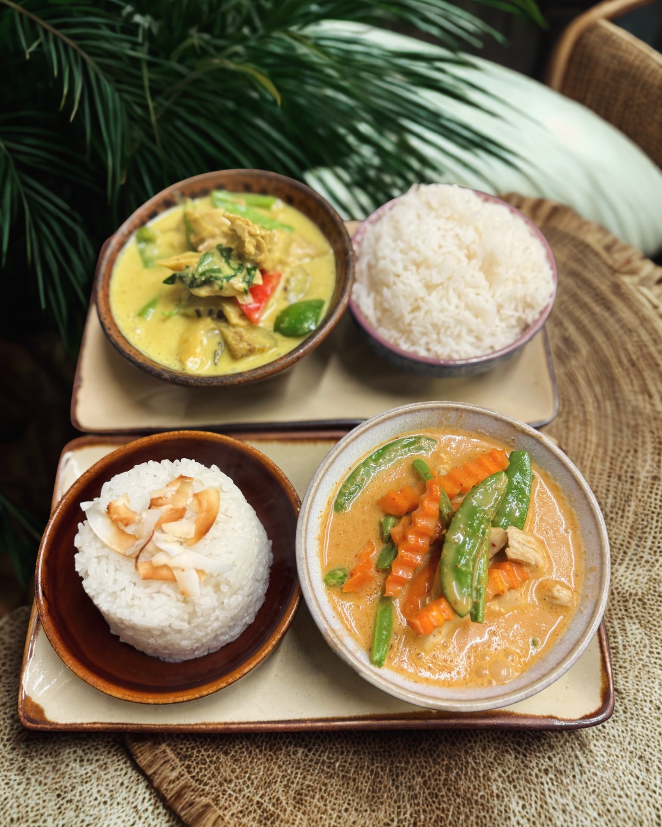 Are you team Green or Panang Curry? ✨
Have a Thai curry + rice + a drink this evening for just £16 with our Monday night curry club offer 🥘
—
Walkins are welcome, booking recommended
www.mangothai.co.uk/book-a-table
—
#thaicurry #southampton #restaurantoffers #curryclub #southamptonrestaurants