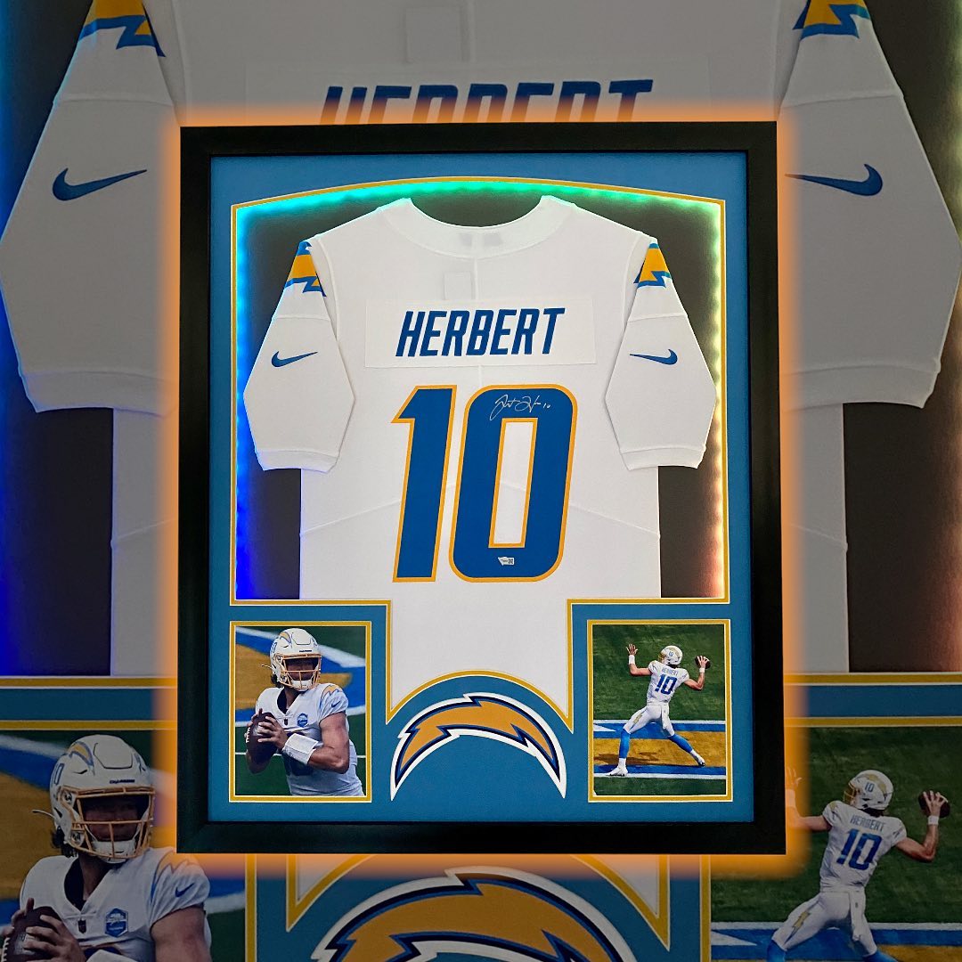 NFL is back! Who will have the better year? @justinherbert @joeyb_9 @tuaman
#nfl #chargers #bengals #dolphins #sofistadium #sportsmemorabilia #framedjersey #sportsframing @nfl
