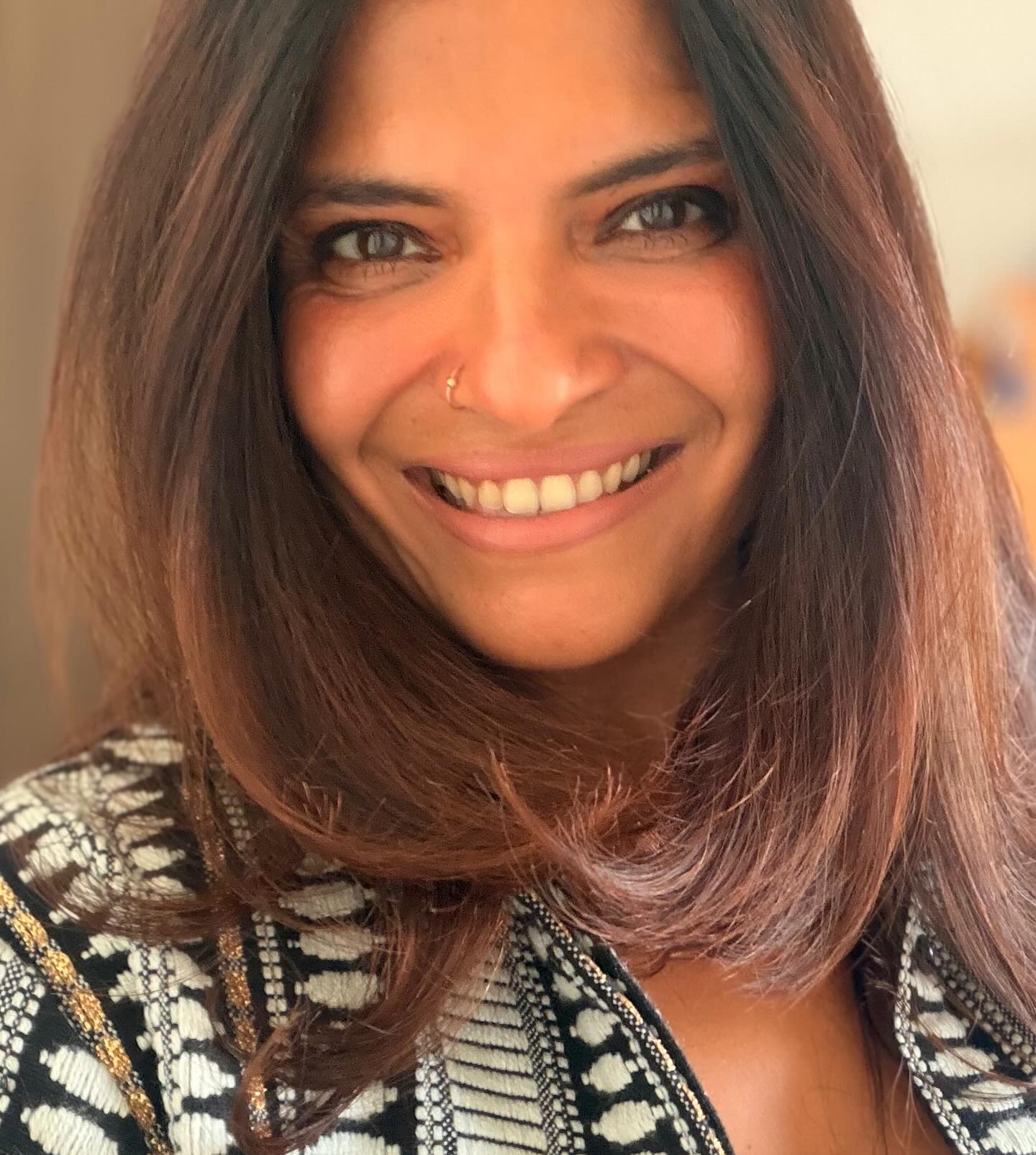 The balance I didn’t think I needed
Friends who pull me into joy, laughter, and late nights
Students who hold me to discipline, presence, and practice
One keeps me light
The other keeps me rooted
And somewhere in between… is where I feel most like myself 🤍
#yogalife #friends❤️ #movementthatinspires #movementismedicine #smalljoys