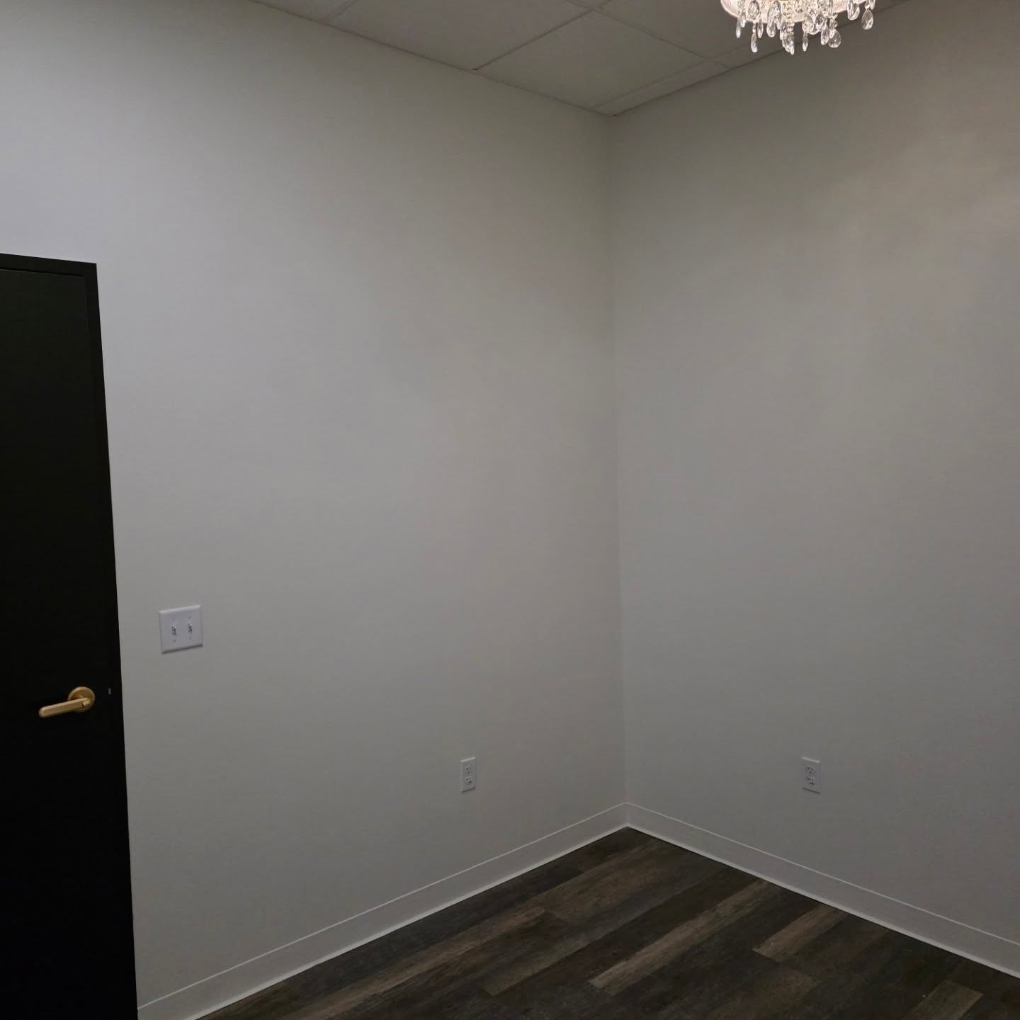 ✨ Now Leasing: Private Massage Therapy Room or body work!
A quiet, intimate space designed for deep relaxation and uninterrupted sessions.
Inside Face It Skin Bar & Refillery, this private treatment room offers a calm, grounded environment—no windows, no distractions—just stillness.
• Private 9’ x 10’ treatment room
• Enclosed, low-light setting (ideal for massage + bodywork)
• 10 ft ceilings
• Clean, professional wood flooring
• Quiet, personal atmosphere
• Storage available, if needed
• Surrounded by established estheticians
And here’s the opportunity—our clients are actively asking for massage.
The demand is here. The space is ready.
Perfect for a massage therapist who wants a peaceful, focused environment to build and grow.
📍 Happy Valley
DM for details + tour
503-706-9679
#FaceItSkin #massagetherapy #happyvalleyoregon #estheticians #roomforrent