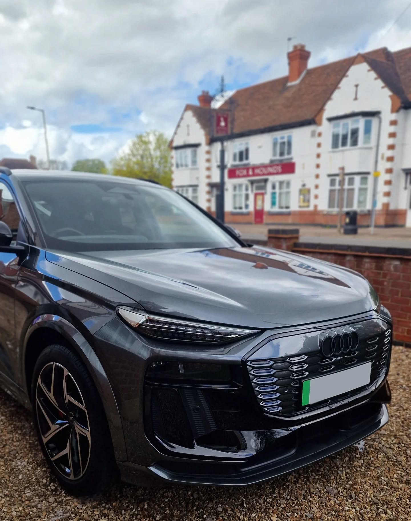 All electric Audi Q6 Quattro in for its first maintenance wash since purchase a few months ago...Making it showroom fresh again š
Maintenance is key š
Keep your ride shining year-round with our Maintenance Scheme ā perfect after any of our premium cleans. Stay booked every 4ā6 weeks to retain value and avoid end-of-lease charges.
⨠Professional Mobile Valeting & Detailing Specialists
š +44 7734 374012
š§ info@rideeffect.co.uk
#valetinganddetailing #rideeffect #audiq6etron #maintenancewash #detailingworld