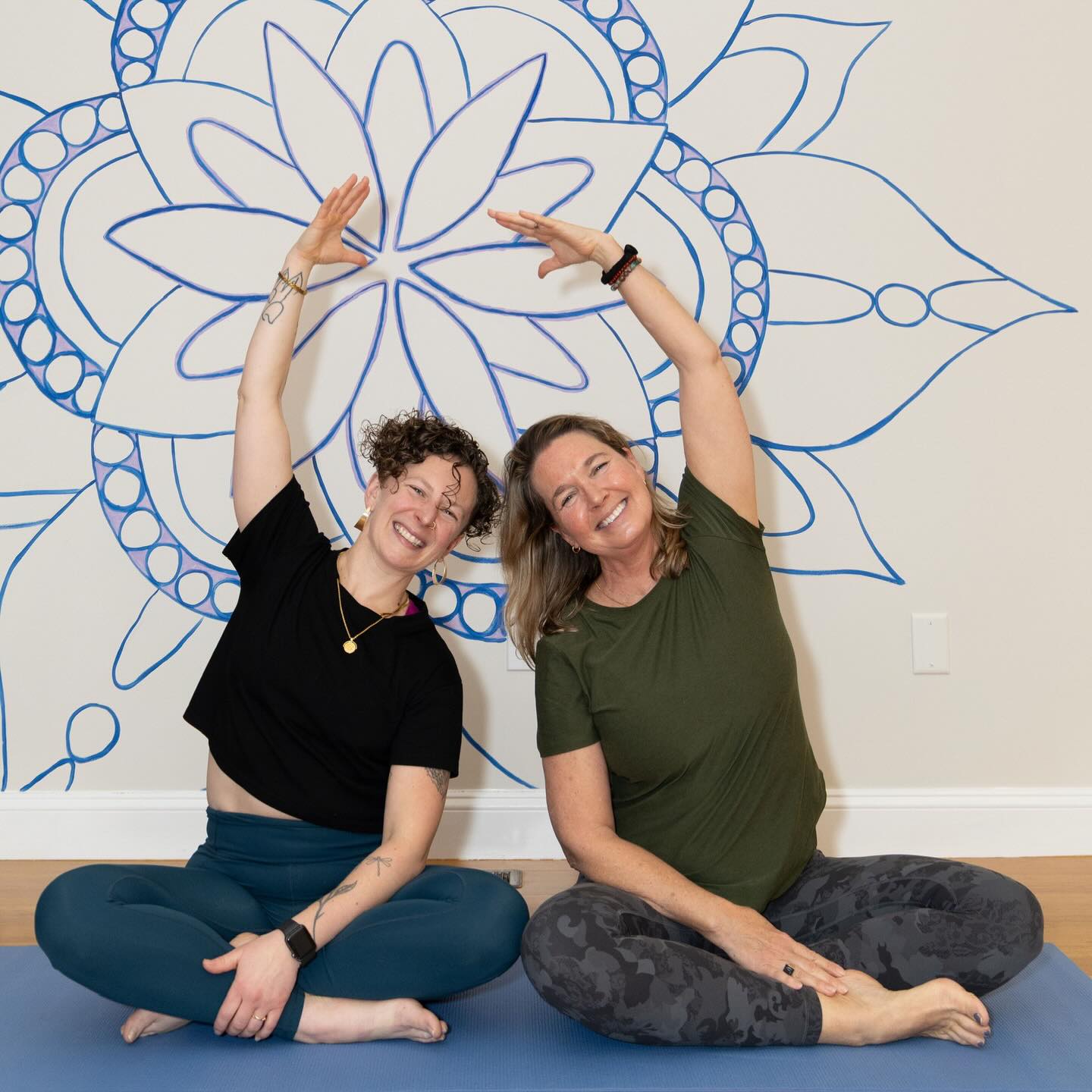 Join us for classes this weekend!!!🎉🎉
Friday 4/10:
⭐️ Barre w/ Lea at 12pm
⭐️ Ignite w/ Alisa at 5:30pm
Saturday 4/11:
⭐️ Ignite w/ Caitlin at 8am
⭐️ Vinyasa w/ SarahEmily at 9:30am
⭐️ HIIT & Bootcamp w/ Ryan at 11am
⭐️ Yoga & Pilates w/ Michelle at 12pm
Sunday 4/12:
⭐️ Ignite & Arms w/ Krysten at 9am
⭐️ Feel Good Flow w/ Krysten at 10am
⭐️ Ignite & Arms w/ Morgan at 12pm
⭐️ Hatha & Vinyasa w/ Valerie at 5:30pm
Drop ins are only $20!!! Plus we have an amazing intro offer which is $50 for 2 weeks of unlimited classes! Claim this offer on Mindbody!
#bostonfitness #bostonblogger #connectedthroughstrength #fitnessstudio bostonyoga