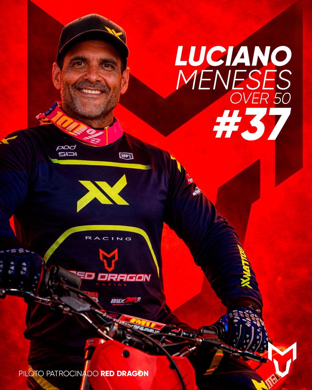 🔴 LUCIANO MENESES #37
🔥 Performance, foco e muita adrenalina!
Luciano Meneses representa a essência do enduro: coragem, técnica e velocidade. 🏍️💨
Na categoria Over 50, ele prova que limite é só um detalhe!
Red Dragon na veia! 🐉🔥
👉 Siga e acompanhe nossos pilotos nas trilhas e competições!
#RedDragon #EnduroLife #OffRoadBrasil #PilotoPatrocinado #Over50 #Motocross #Trilha #AltaPerformance