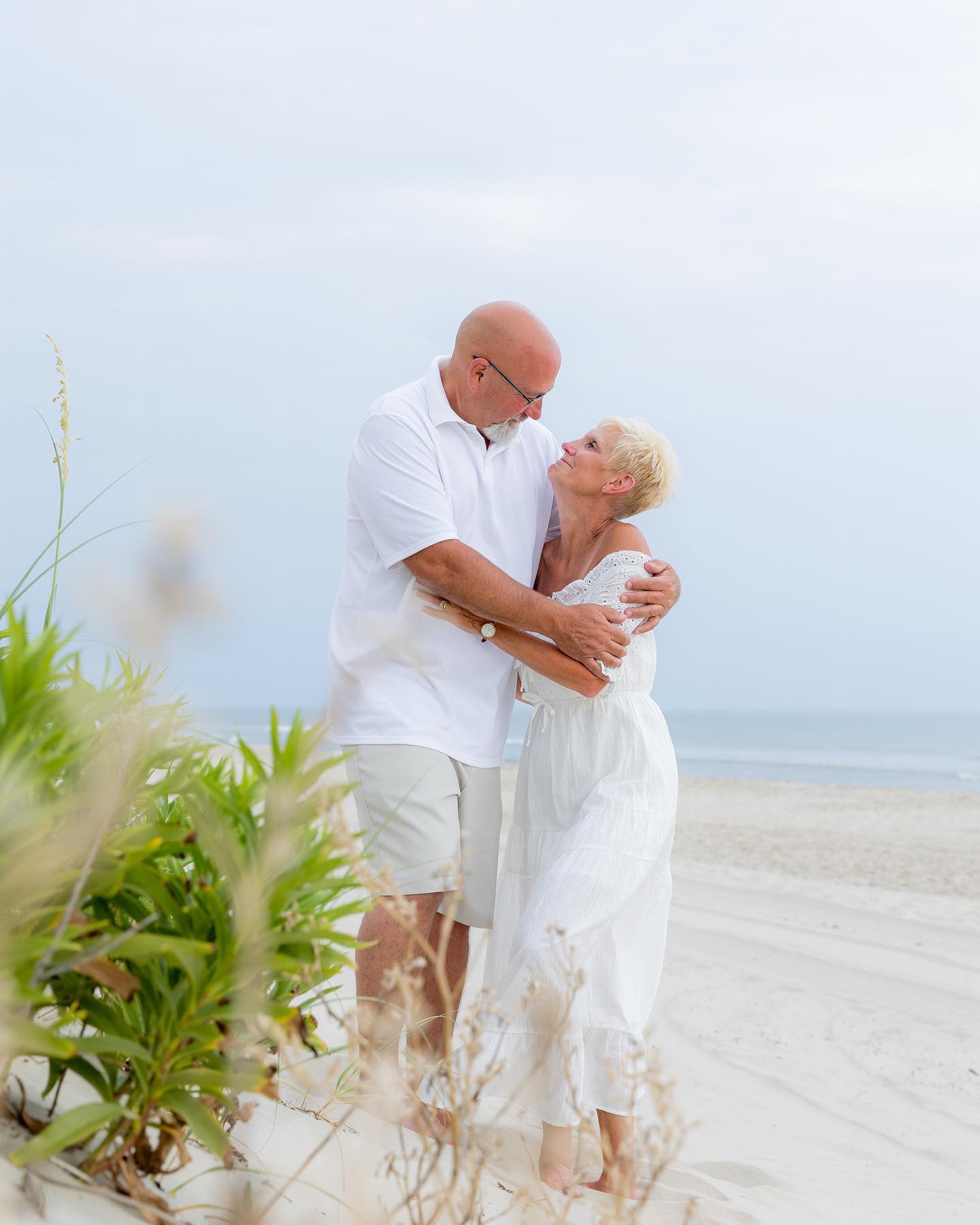Monday looks good with a LOVE like this! We are so grateful to capture the love of family on a daily basis and strive to capture emotion and connection in every single session. #12thstreetportraits #obxphotographer #corollaphotographer #outerbanksphotographer #obx #outerbanks