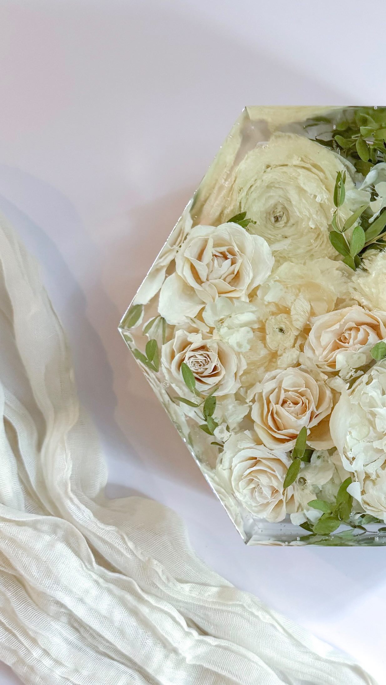 I’m obsessed with making lasting art. This one was specifically made for a friend, and this 7” hexagon with Kristen’s stunning bouquet was so special to create 🌸🤍
Color corrected to enhance her florals and will last a lifetime✨
Have you reserved your spot? 👀
#floralpreservation #bridalbouquet #weddingflowers #resinfloralpreservation #resinartist