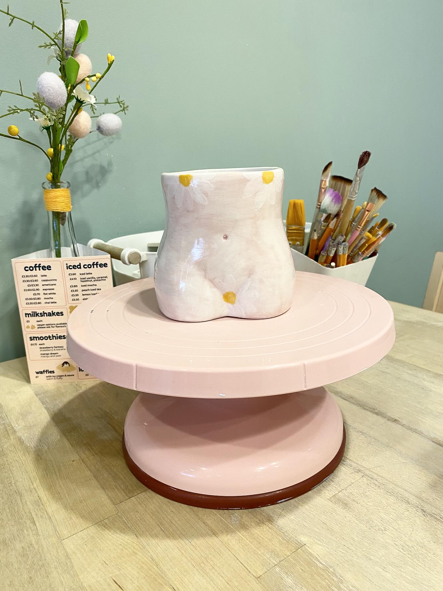 🌼 The prettiest bum planter 🌼
We have tables available to book for tomorrow’s adult evening, from 6-9.30pm. We would love to see you and your masterpieces. Please do message or call to book in