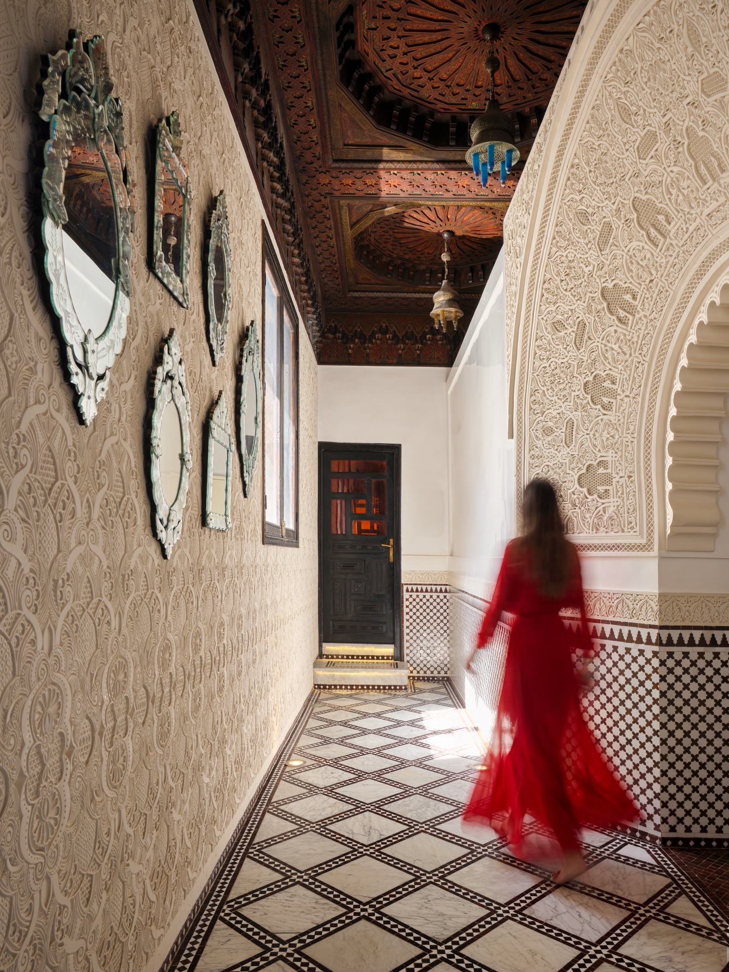 The Amira Suite welcomes you through a grand entrance, unveiling a retreat of serenity where a sumptuous bathtub overlooks the medina, inviting you to indulge in moments of pure calm and quiet luxury 🤎
From the selection of precious woods, intricate plasterwork, and rich fabrics to a palette of warm, refined hues, every suite at The Palace reveals its own blend of noble materials and timeless elegance, a truly distinctive soul.
@omartajmouati.photography
#palaisdesfes #morocco #morocco🇲🇦 #luxuryhotels