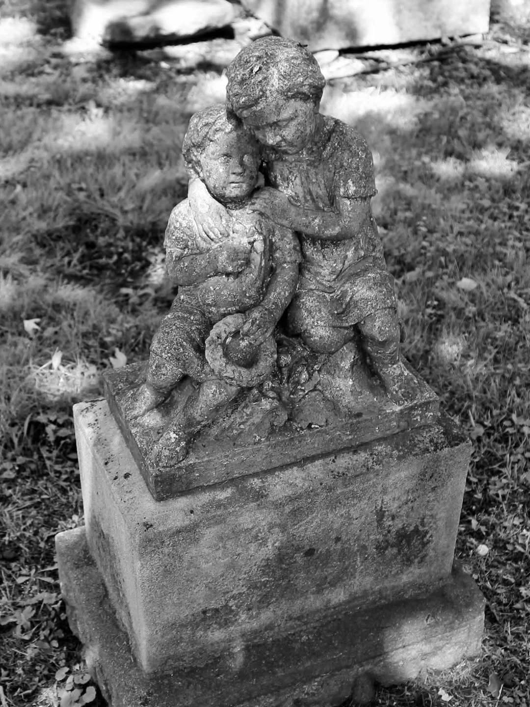 Bohemian National Cemetery, Chicago, IL
#bohemiannationalcemetery #cemetery_lens #tombstonetravels #taphophile #cemeterybeauty