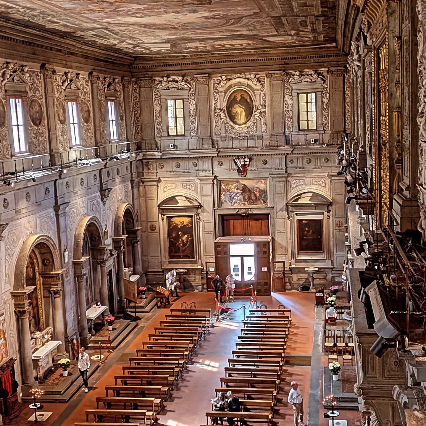 Perks of a diplomatic visit... A very special access in the church of Ognissanti.
Some of the highlights:
✨ Tomb of Botticelli (who wanted to be buried at the feet of his muse #SimonettaVespucci),
✨ Giotto,
✨Ghirlandaio's Saint Jerome in conversation with Botticelli's Saint Augustine (that hides a playful message in the corner of his Studiolo!)
✨ An instrument played by Mozart himself
✨ A hidden window just beneath the ceiling complete with a huge #Medici coat of arms!
✨ A moment of meditation, too.
Have you been? And, did you know a queen of Naples is buried there?