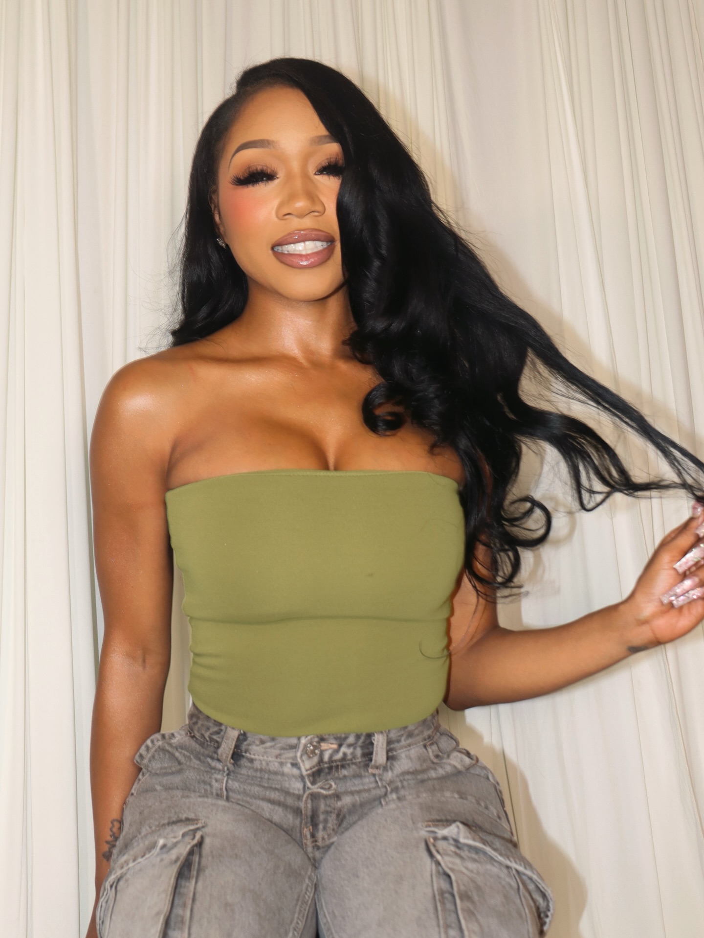 Every shot tells a story of confidence, elegance, and authenticity
•
•
•
#booknow #karmibeauty