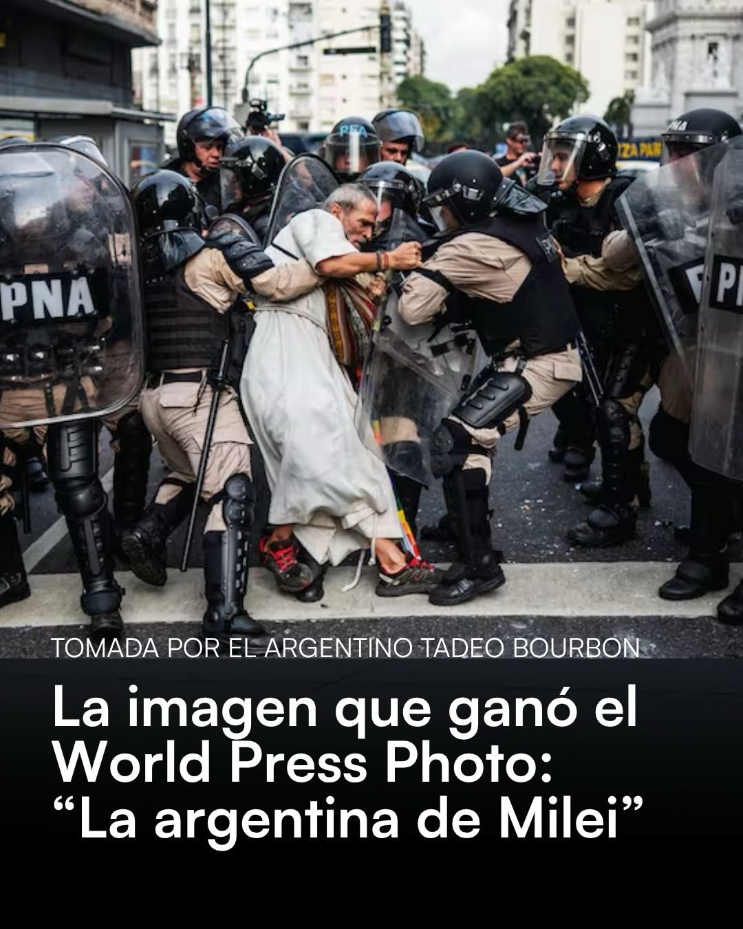 La imagen que ganó el World Press Photo: “La argentina de Milei”
-
Tomada por el fotógrafo argentino Tadeo Bourbon, fue reconocida en la categoría imagen única de Sudamérica
-
#congreso #milei #argentina