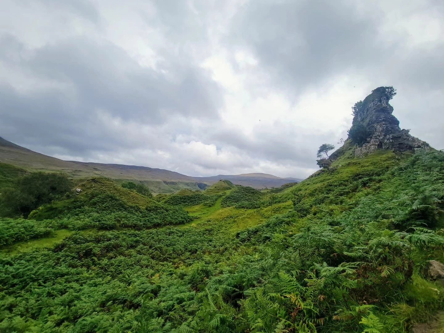 Thinking of visiting Scotland? Expect jaw-dropping landscapes, historic castles, and weather that keeps you on your toes. Read our latest blog post for tips, must-sees, and why you should always pack a rain coat. โ๐ฐ
.
.
.
.
.
#travel #twogirlsgetaway #travelblogger #scotland #scotlandtravel #Edinburgh #iamtb #wearetravelgirls #wonderful_places #sheisnotlost #traveladvisor #gltlove #girlswhotravel #glt