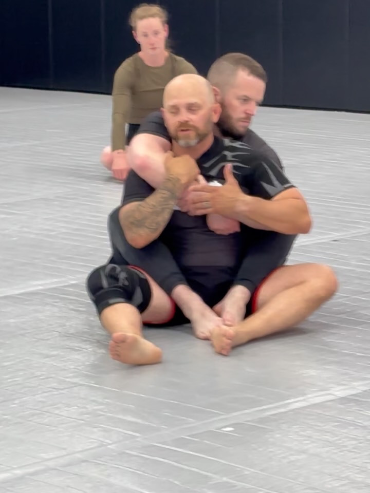 No- gi Thursday with the get fresh crew! Working on back escapes this week. Here are some reels of them wreckin shop! Ready to give it a go? Bring 2 friends next Tuesday or Thursday and COME TRAIN! 😎
#VBJJ #nogi #bjjlife #onthemats #sixbladesvb