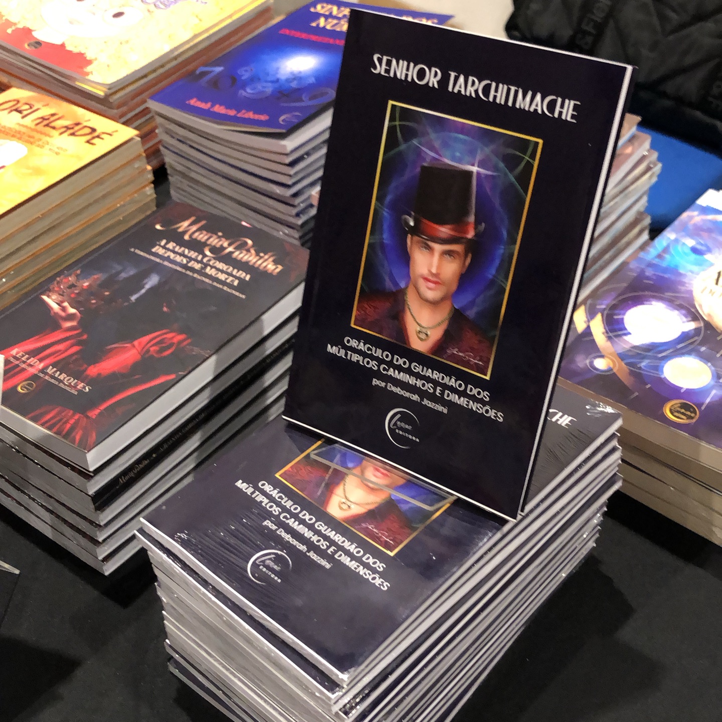 Hoje e amanhã na FLIPAULISTA no Center 3 na avenida Paulista, até às 20 horas, confira.
Livros com desconto e o meu com 50% de desconto!
#editoralunae #senhortarchitmache #senhortrancaruas