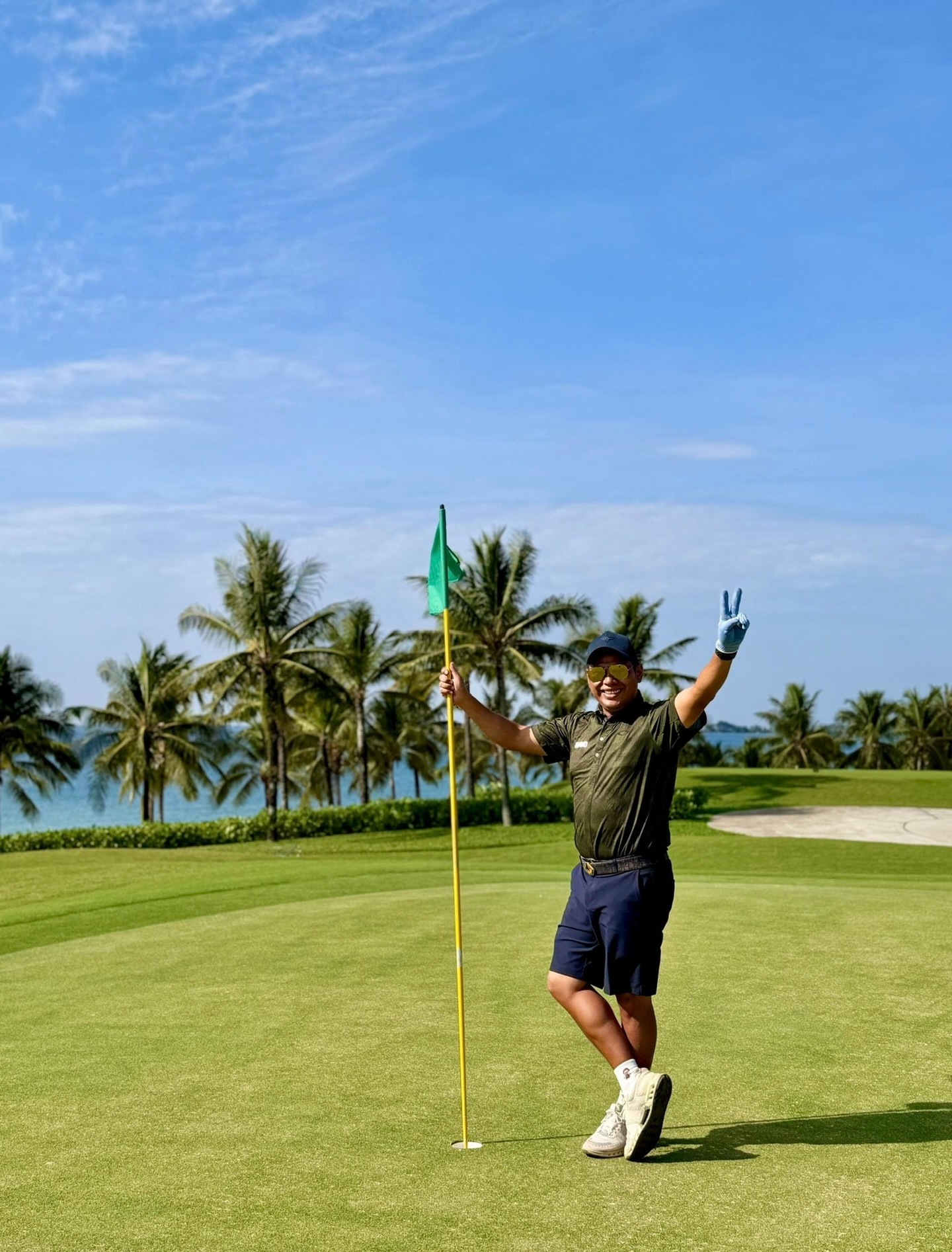 GOLF LIFE with @golf.phuquoc ⛳️
That feeling on the signature hole at @eschurivungbaugolfphuquoc 💥
And all made bookings made simple and with DISCOUNT RATES via GOLFPQ 🏌️
Book today - golfpq.com 🌐
#vietnamgolf #phuquoc #golfaddict
