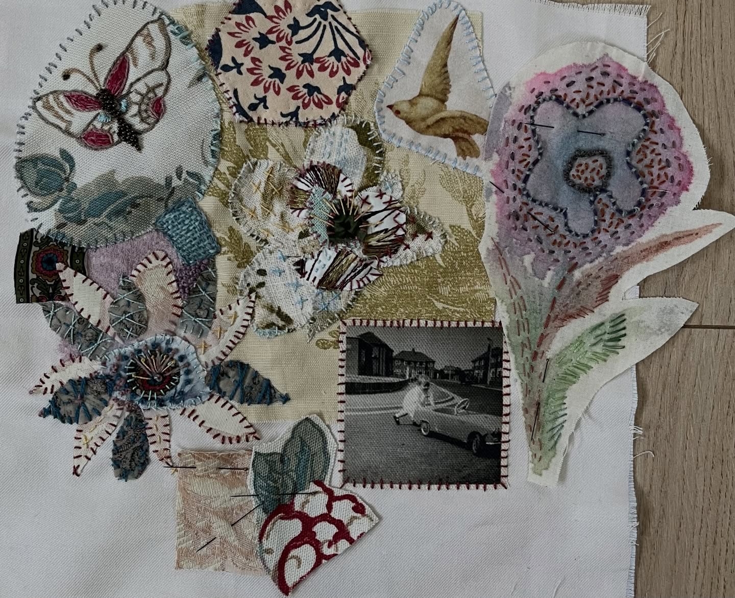 When work evolves without a plan, it's fine to run out of base fabric, just adapt, add bits on and go with the flow.
#applique #gowiththeflow #mihalyiczikszentmihalyi