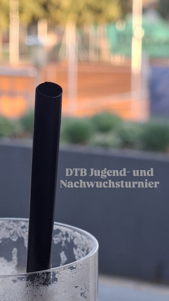 Vom 10. bis 12. April 2026 fand beim ASV Neumarkt ein DTB Jugend- und Nachwuchsturnier mit rund 120 Teilnehmerinnen und Teilnehmern statt 🎾
Trotz wechselhafter Wetterbedingungen – von Sonnenschein bis hin zu Regen 🌤️🌧️ – konnte das Turnier fast komplett im Freien durchgezogen werden. Ein großes Kompliment an alle Spielerinnen und Spieler für ihren Einsatz sowie an die Organisatoren für die tolle Durchführung! 👏💪🏼
Auch einige Spieler des ASV Neumarkt waren am Start.
🏆 Unsere Erfolge:
🥈 U21 männlich: Ihor Malakov
🥈 U21 weiblich: Madlen Oettl
🥉 U16 weiblich: Dorsa Mazloomi
Herzlichen Glückwunsch an alle Sieger! Wir wünschen euch einen tollen Start in die Sommersaison!☀️
@asvneumarkt_tennis @treffpunkt_nm