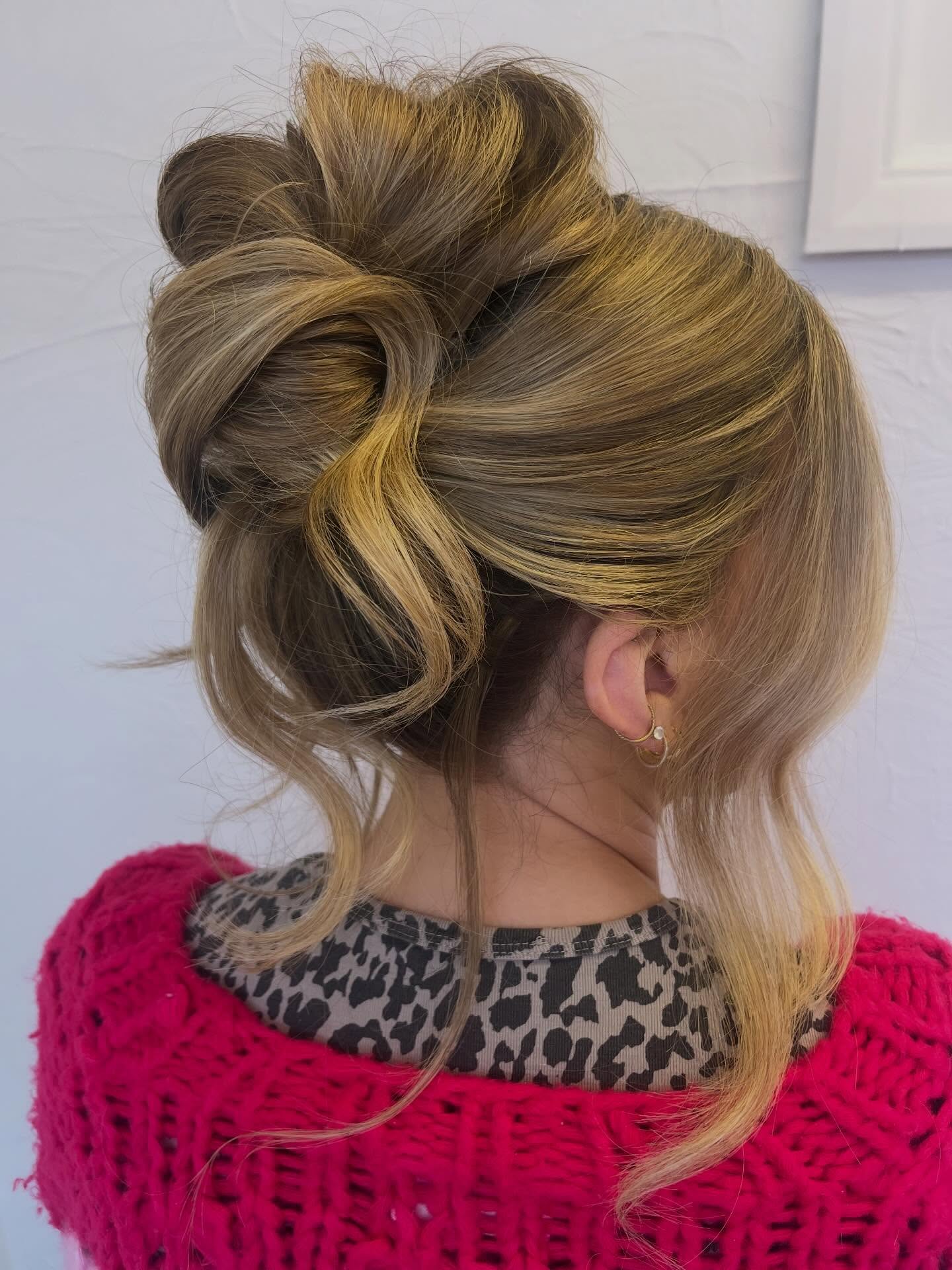 I love details. We explore small differences for big impact at your bridal hair trial appointment
#bridalhairstylist #weddinghairinspo #leicesterweddinghair #weddinghairleicestershire #weddinghairstylistleicestershire