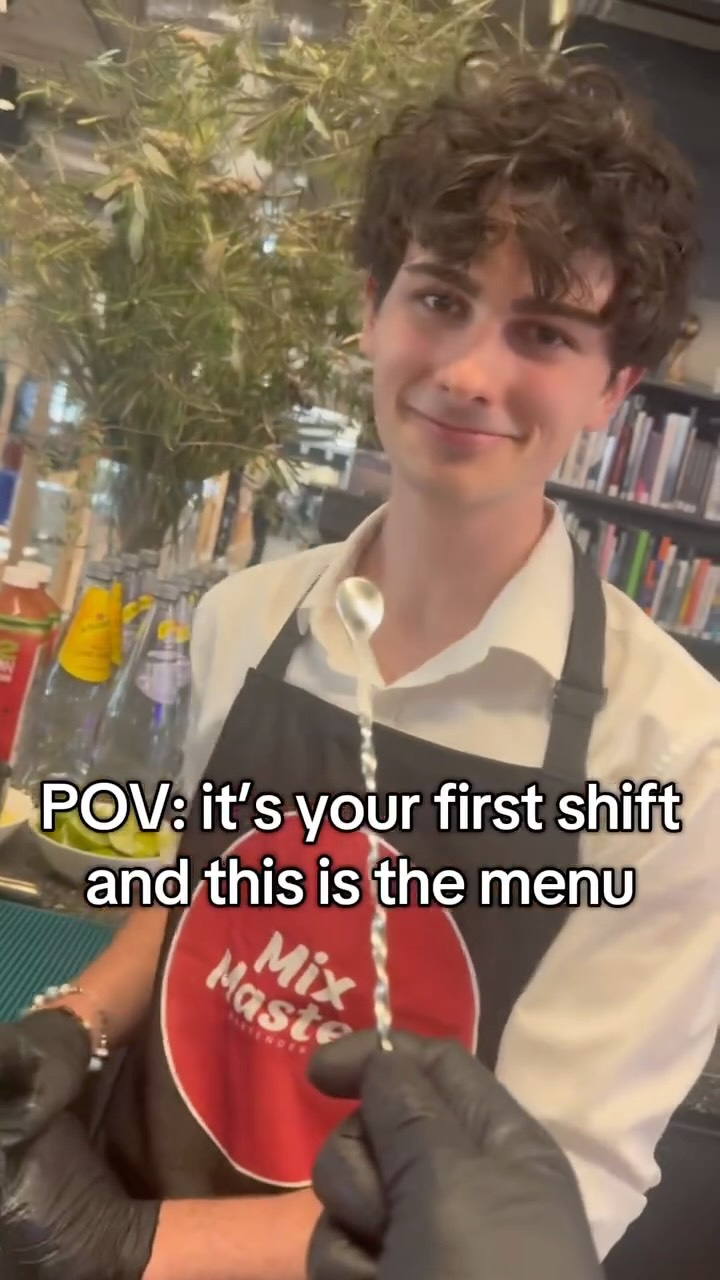 Justt making sure he knows the menu 😂
•
•
•
#sydney #sydneyparties #bartending #barlife #barhumor #cocktails #party