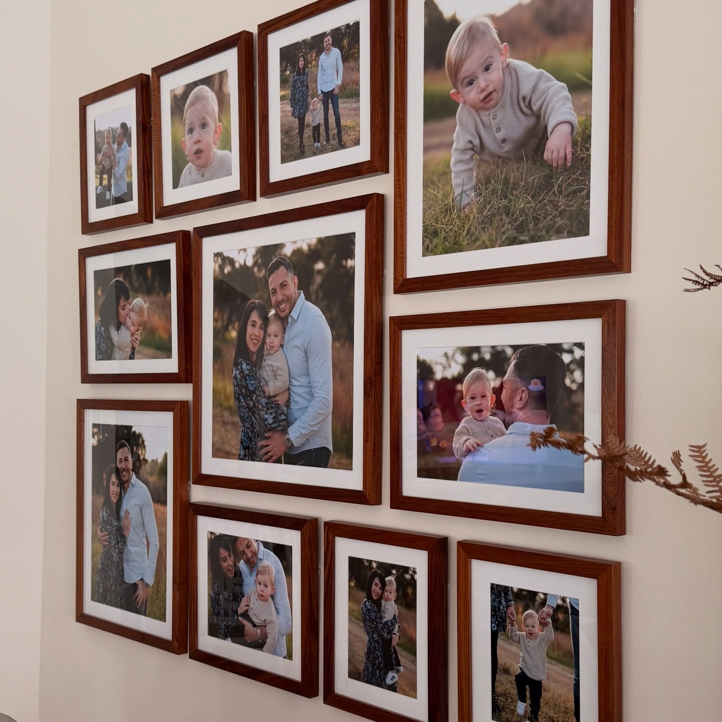 The greatest honor isn’t just taking the photo—it’s seeing it lived with.
Walking into this home for their second born’s newborn session and seeing this curated feature wall from our shoot two years ago made my heart so proud. 🥰❤️