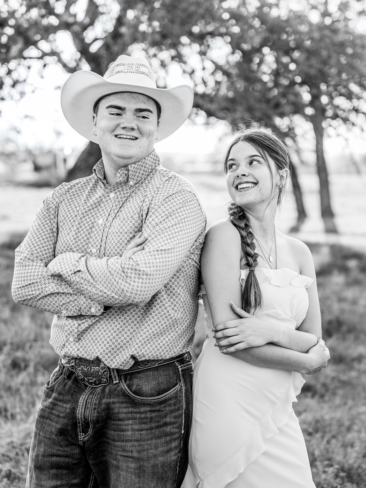 Same roots, different paths… but always side by side 💛💛