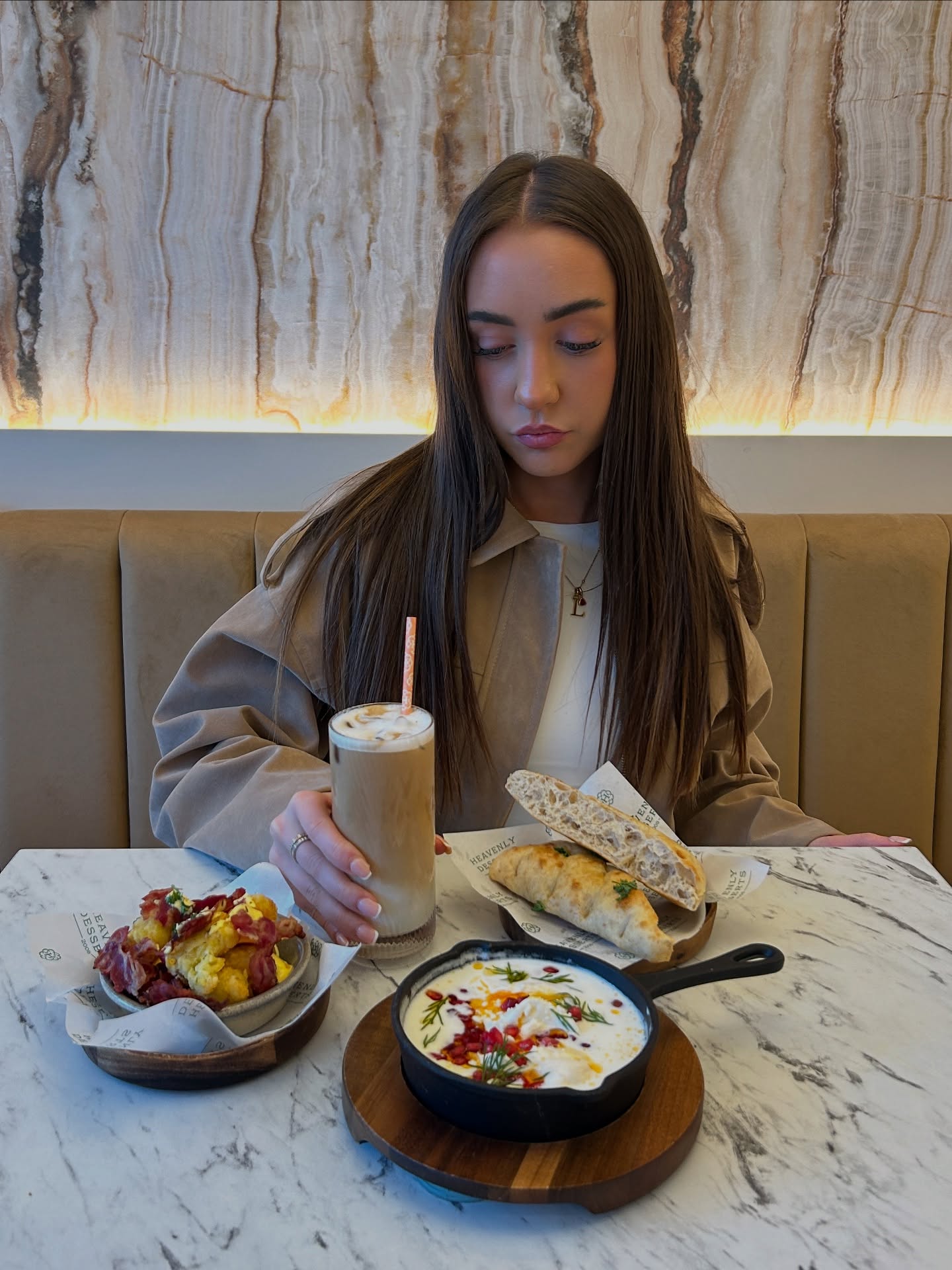 Brunch, the right way 🤍🍳🥞
shakshuka, hash brown bites, hot honey halloumi flatbreads… and more!!
save this for your next brunch date & send it to who you’re bringing 💌