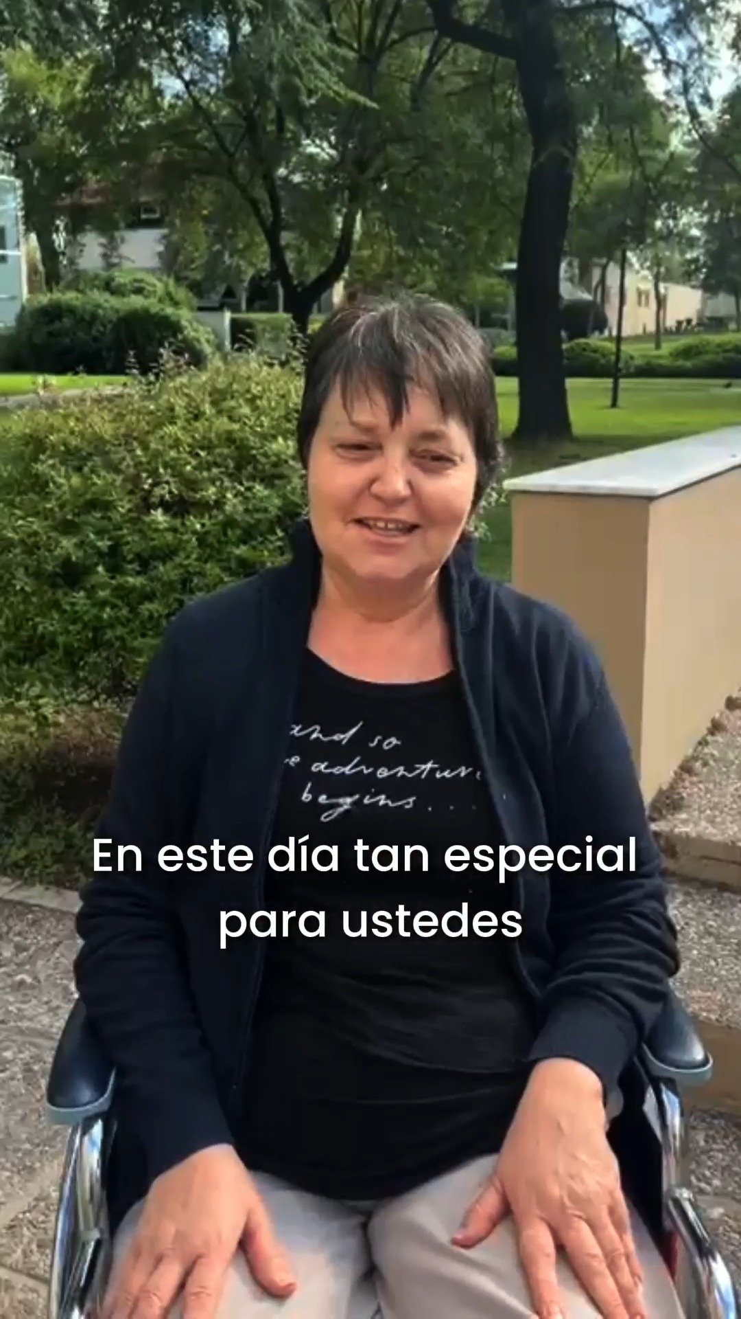 Hoy no hablamos nosotros… hablan ellos 💙
En el Día del Kinesiólogo, nuestros pacientes quisieron dedicarles unas palabras a quienes están en cada paso del proceso: gracias por la entrega, la paciencia infinita y por acompañar incluso en los días más difíciles.
Porque no solo ayudan a recuperar el movimiento, también devuelven confianza, ánimo y calidad de vida.
Cada avance lleva su huella. Cada logro, un poco de ustedes.
Este saludo nace desde la experiencia real de quienes más lo sienten.
¡Feliz día a nuestros kinesiólogos! 👏