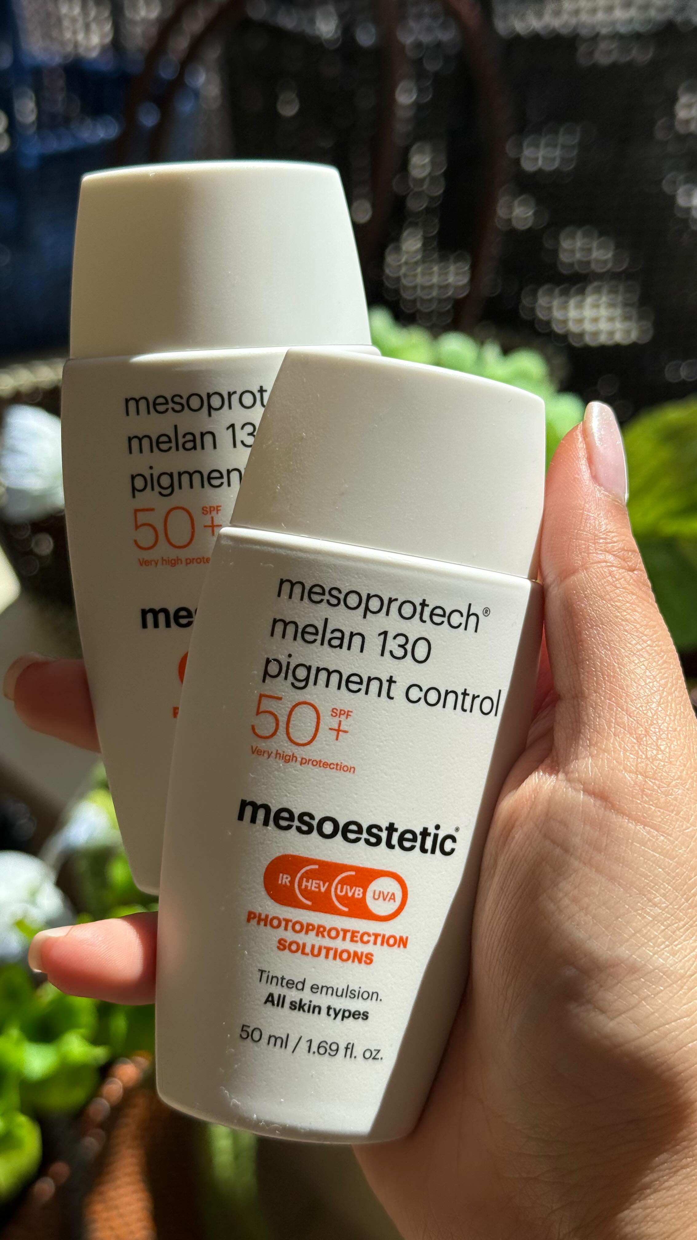 ☀️ HVAD AMY SIGER!
Hos LaJolie har vi både solcreme med spf 30 og 50.
✨ Glo C Shield Anti-Pollution Moisture Tint SPF 30:
Solcreme, hudpleje og make-up i én, som beskytter, gennemfugter og giver en dejlig glød.
Den koster 489 kr. 🖤
✨ Mesoprotech Menal 130 Pigment Control SPF 50:
Mineralbaseret somcreme, der giver en effektiv barriere mod solens stråler, og har en let og behagelig følelse på huden.
Den koster 389 kr. 🖤
Må du nyde solen i fulde drag denne sommer! 😍
#lajoliedk #heledig