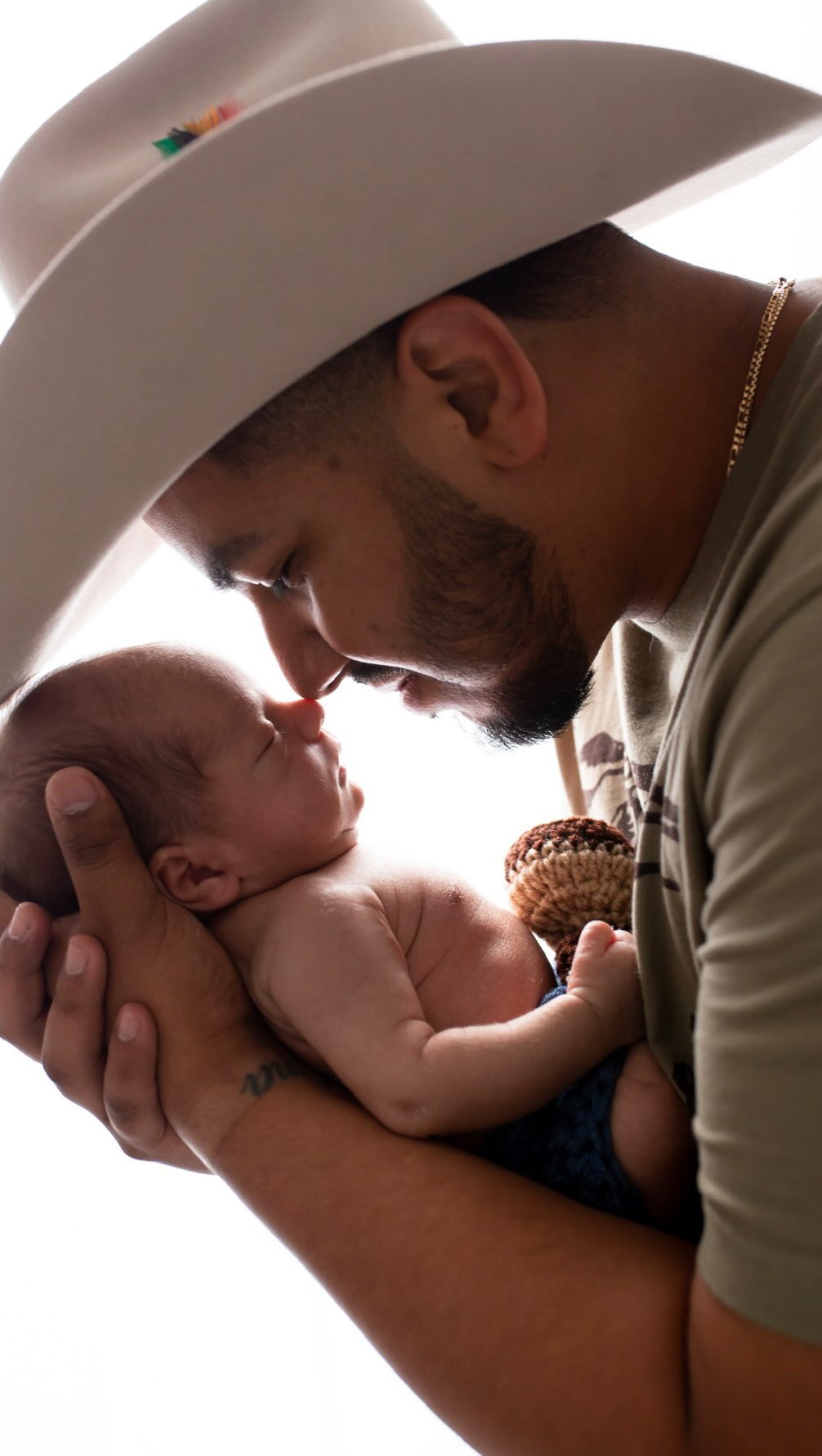 God’s calling for me is to protect your memories via the lens of my camera, but being an artist starts way before the session…my attention to detail will have me days in advance preparing for your session to be just right!
The time dedicated to your memories are so worth it when these become YOUR forever memories!
Newborn photography requires a trained professional, one who specializes in all details but most of all the one who can keep your baby safe and content thruout the session. No specific pose is promised as baby is boss and what baby is content with, goes-I do promise I will make every attempt to keep baby content and I have a lot of training for soothing techniques including safety procedures such as infant CPR (which I hope never needs to be used).
I am an artist; those beautiful, priceless memories that you can revisit long after baby is no longer tiny, took a lot of manpower and man hours but all you are left with is seeing the effortless memories that I want for you.
When you hire me you don’t need to search for props, buy items you will never use again nor look up the best lighting nor angles to render the best looks let alone learn how to operate a complicated professional camera-I do all that for you, I’m an artist thru & thru📸❤️