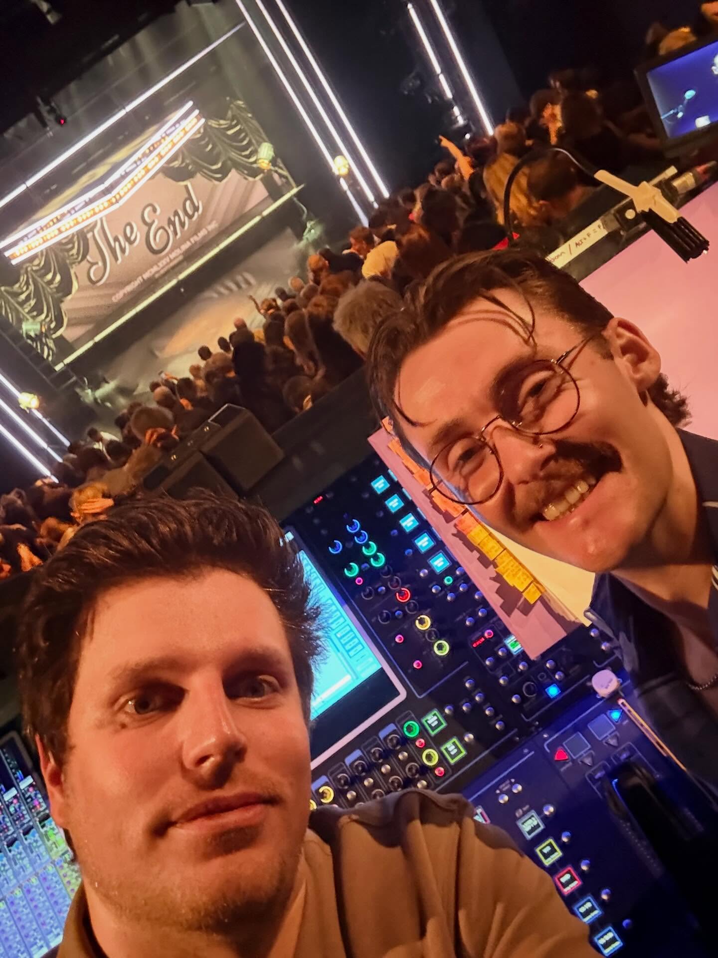 Behind a great show is always a great team. Kiss had an amazing group of people, from creatives, cast, musicians to the amazing team at curve. All who collaborated in and out of work. My biggest thanks goes to my team. Who always support, do an amazing job, and who make coming into work each day fun. @ewanmunrosound smashed it out the park.
@curve_leicester @kissofthespiderwoman #sounddesigner #sounddesign