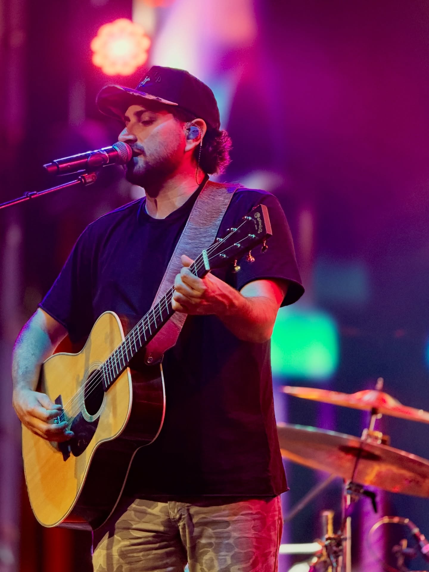 @brianthomas_music last night in Nashville at @mwthisbar putting on a good show.
@morganwallen x @mwthisbar x @brianthomas_music
#nashville #music #musician #country