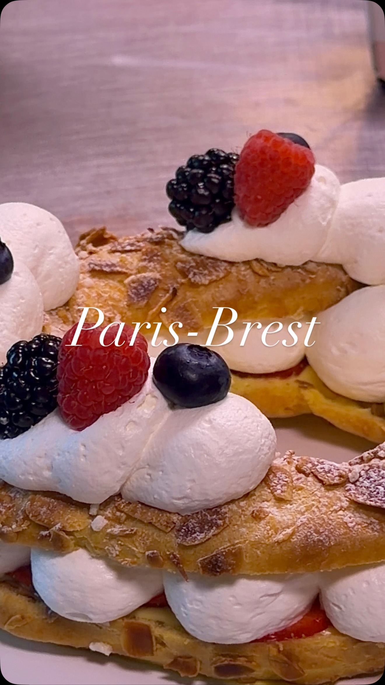 Chi conosce la vera farcitura originale della Paris-brest?
Scrivetecelo nei commenti 🔽🔽🔽
.
.
.
.
#bacilieri #pasticceriabacilieri #pasticceriaartigianale #parisbrest