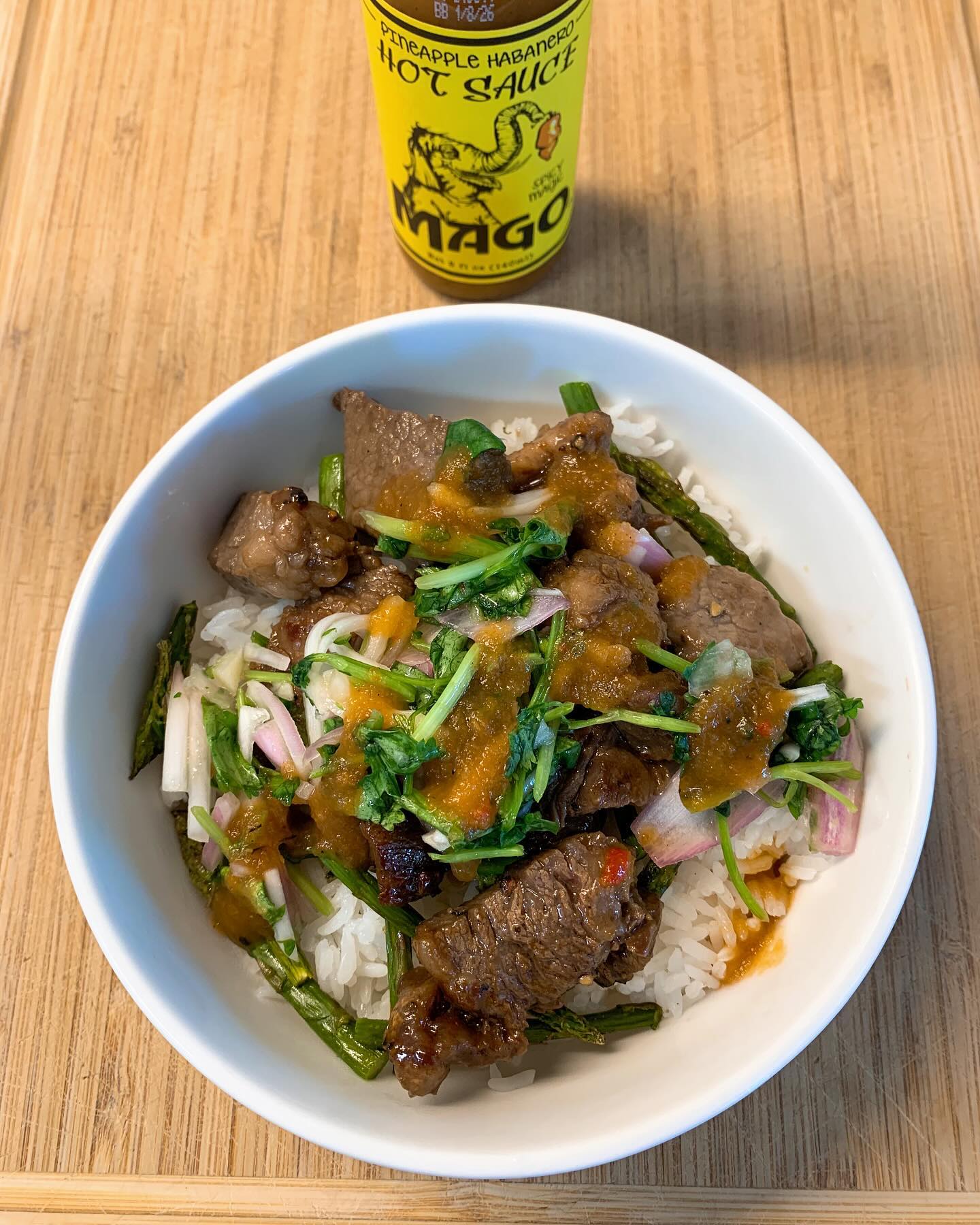 Our pineapple habanero sauce was perfect for this Vietnamese inspired steak & rice bowl. The ribeye was incredible just by itself. Cook credit to my friend Mikey who makes delicious food all the time.
🥘 🍍 🥩 🍚 🧅
Spicy Magic 🌶