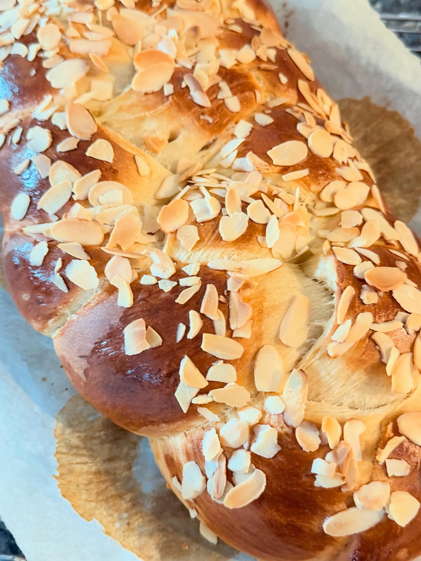 That’s right … you ask, you get … with us! This wonderful guest at the cookery school today wanted to perfect her #hefezopf …. I had never made it, neither had I ever heard of it. So we had a …. Wait for it …. Hefezopf - off Rose cooked one recipe and I cooked the other. One had cream, and was Americanised weights and ingredients, the other was South Tyrol mixed with Austrian vibes, using milk and butter. Enriched dough you cannot beat. One took way longer to rise but was softer (the latter) and mine dried out more in the oven as the ovens were fierce today! But, the darker the better as it’s a traditional wood-fired style to come out that colour. We even salted our egg yolk glaze and left it to turn red for an even deeper hue! #bakersĺife #breadbaking #breadcourse #makingbread