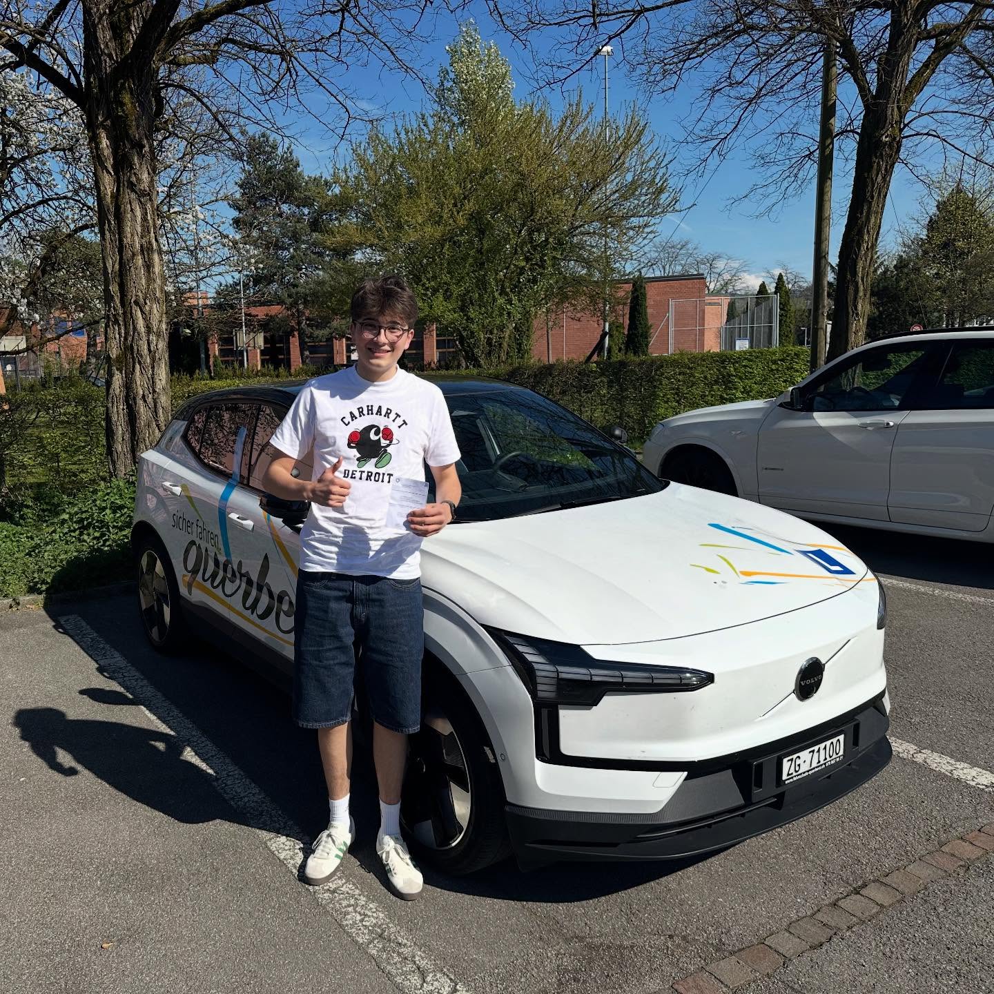 Gratulation @cassian._.s zur bestandenen Prüfung 🥳
Das war eigentlich nur eine obligatorische Aufgabe, kurz diese Prüfungsfahrt zu absolvieren 💪🏼 ohne Probleme hast du diese Fahrt absolviert und darfst nun alleine Autofahren. Super!! 🙌🏼🎉🚗🏁🍀
Vielen Dank für dein Engagement. 🙏🏼
Alles gute und unfallfreie Fahrt 🤩
#fahrschulecham #fahrschuleennetsee #chamazing #erfolg