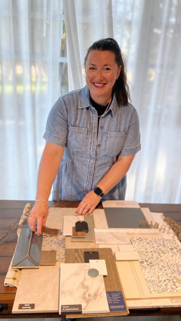 I had the absolute pleasure of presenting these selections to some lovely clients last week.
Also, please take a moment to appreciate another photoshoot by my 10 year old, while we are school holiday mode! The work/mum life juggle is real - Who else is juggling lots of balls out there?? 🙈🥰