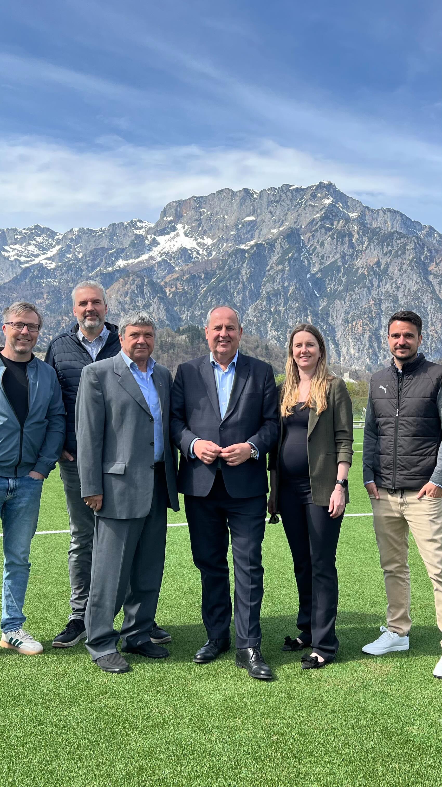 ÖFB-Präsident Josef Pröll zu Gast im Sportzentrum Rif. 🏟️⚽️🇦🇹
_______
#öfb #sfv #sportlandsalzburg #sportzentrumrif