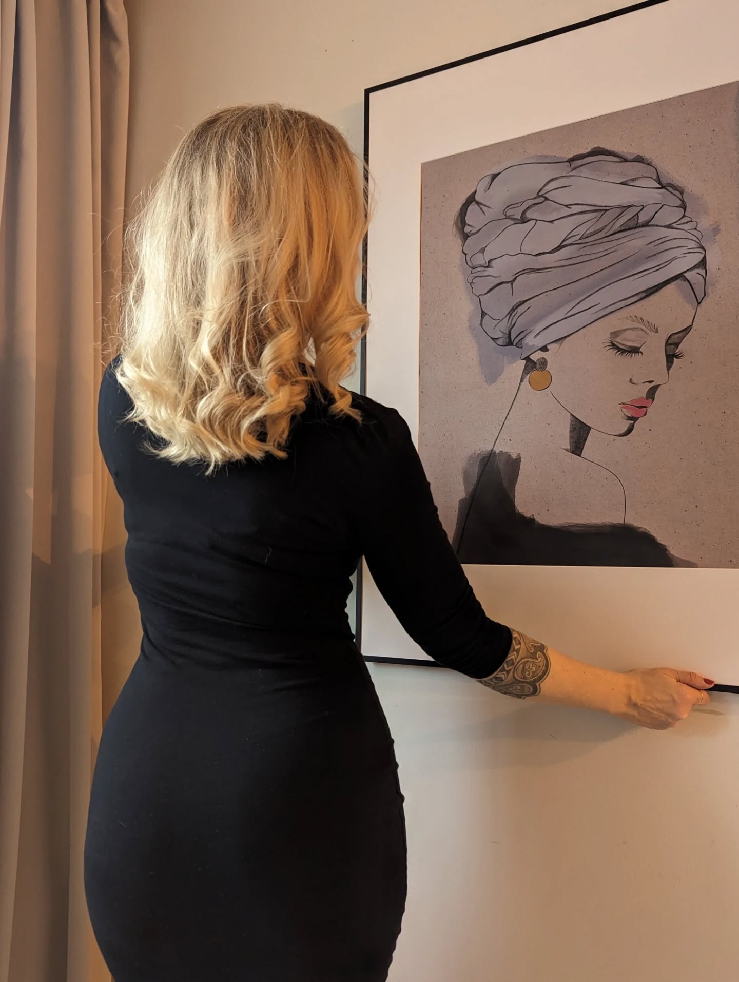 Mina 3 turbansystrar i duvblått 💙 Dessa motiv var några av de första jag ritade när jag började med @procreate och dom har följt med på många marknader på @alalondon
Dom säljs även på både @printler & @soposterscollective
Du får jättegärna ge ett hjärta till det motivet du gillar mest så får jag se det i statistiken sen 🙏🏼
.
.
.
.
.
#väggkonst #konstnär #konst #posters #poster #print #prints #turban #urbanwoman #urbanart #inredningsdetaljer #tavelvägg #duvblått #urban #hairloss #femaleart #kvinnokonst #kvinnoporträtt
#tavlor #pastell #blåtoner #feminimdesign