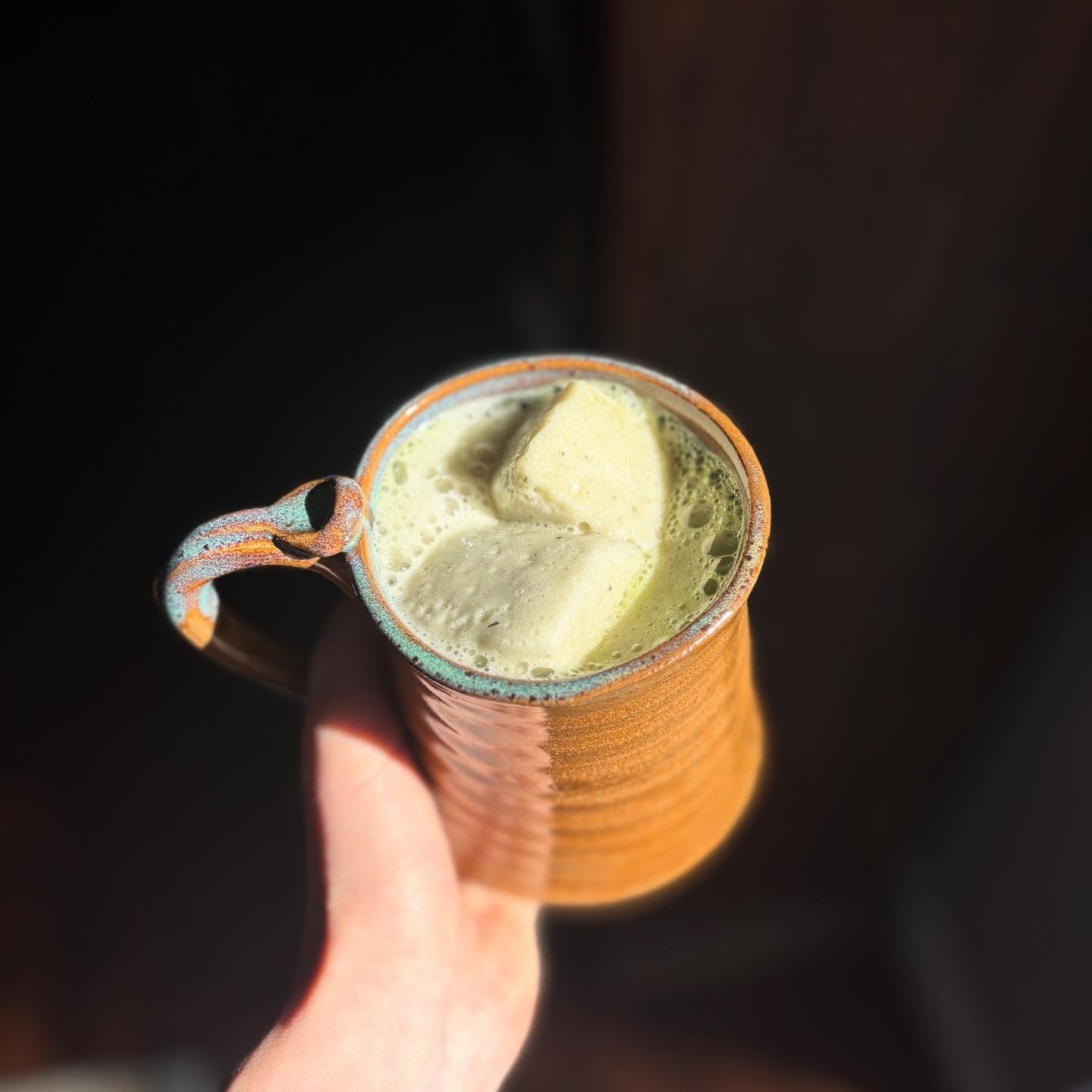 Nettle Marshmallowsđ¤
â˘1 cup cold infusion of marshmallow root and nettles
â˘3 tbsp grass fed gelatin (my favorite is Great Lakes Wellness)
â˘1/2 cup of maple syrup
In a large mixing bowl, sprinkle gelatin evenly over cold infusion. Set aside to bloom. Heat maple syrup until it comes to a soft boil. Slowly pour hot maple syrup over gelatin mixture while using an electric mixer. Mix until lightened in color and frothy semi-soft peaks form. Quickly pour into a glass container to setđ¤